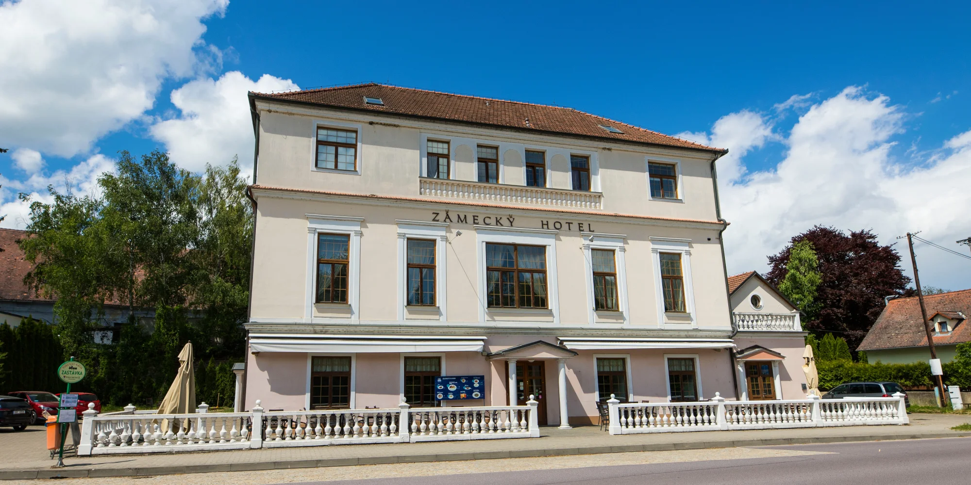 Hotel ve Vranově nad Dyjí: originální design, restaurace a zámek na dosah