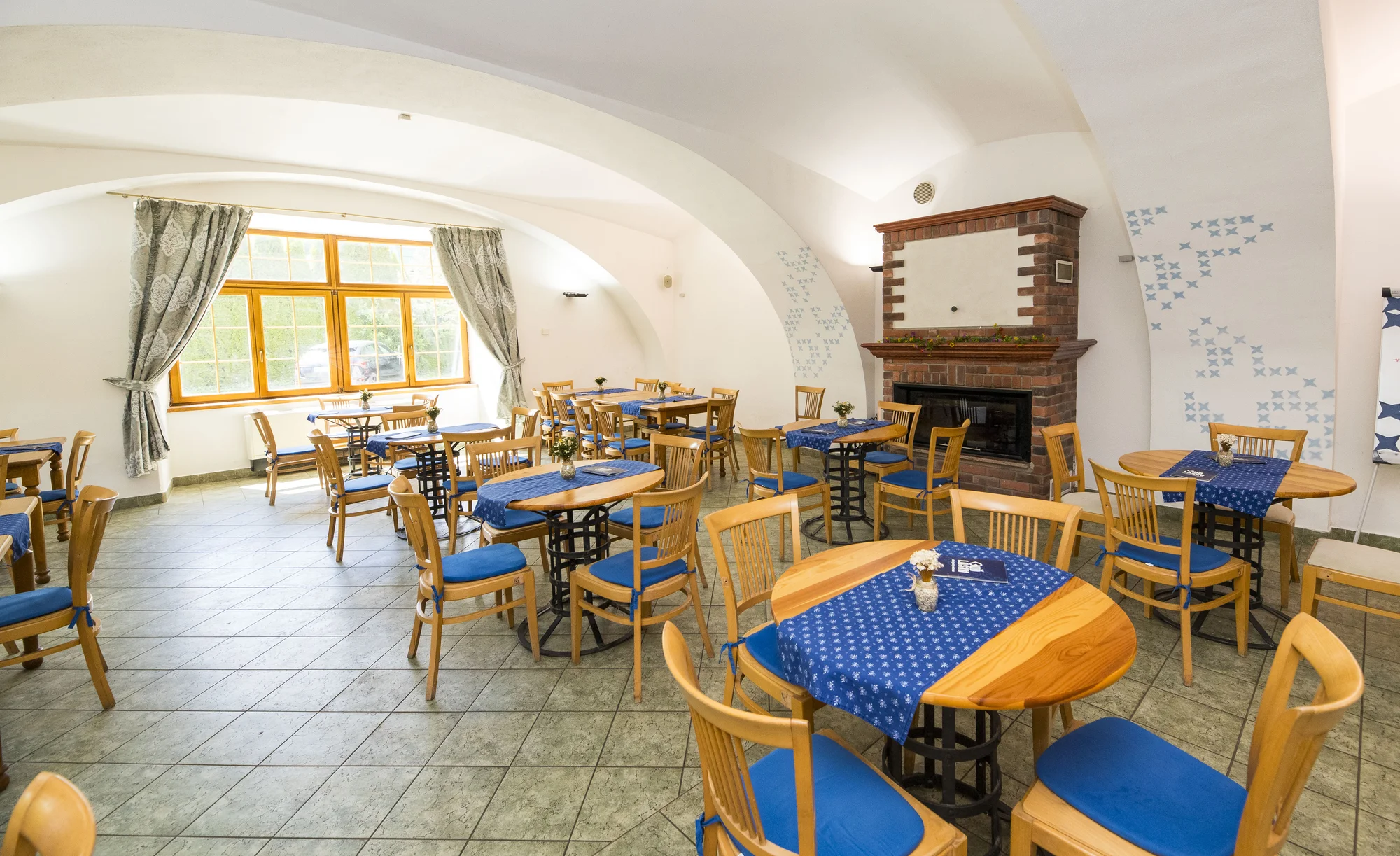 Hotel ve Vranově nad Dyjí: originální design, restaurace a zámek na dosah