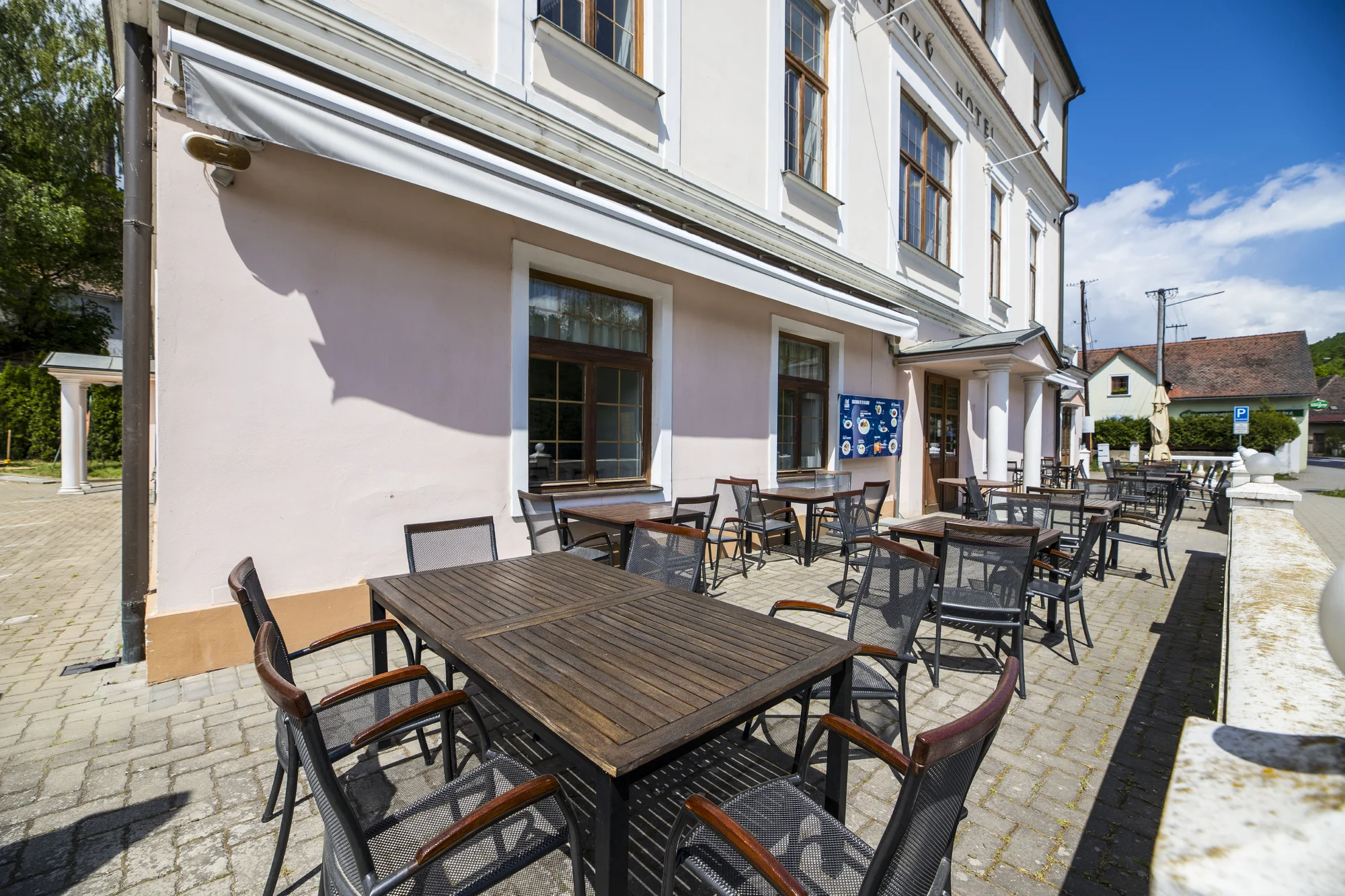 Hotel ve Vranově nad Dyjí: originální design, restaurace a zámek na dosah