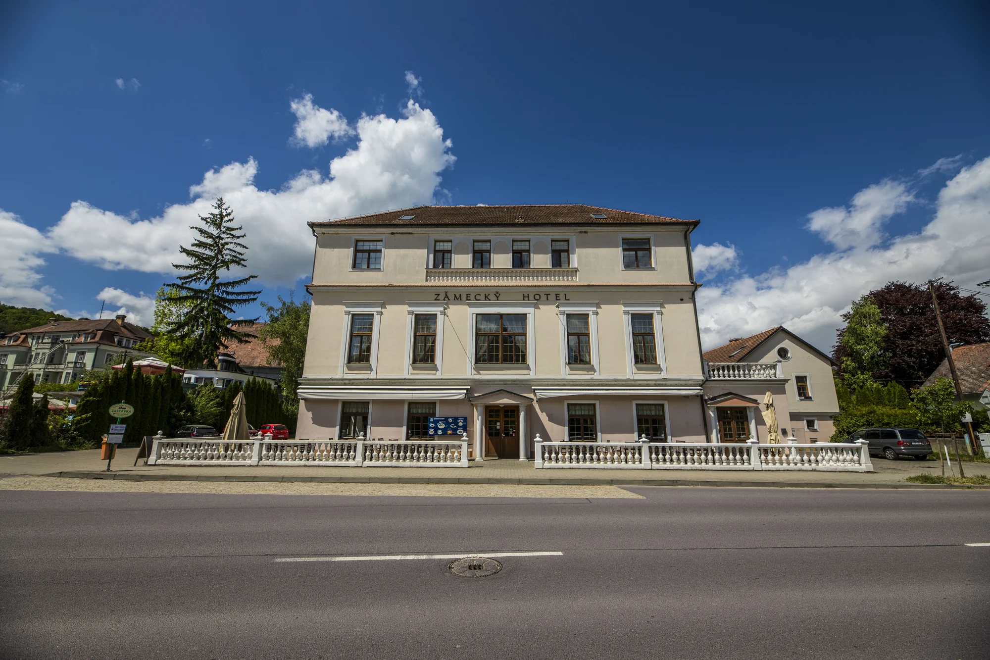 Hotel ve Vranově nad Dyjí: originální design, restaurace a zámek na dosah