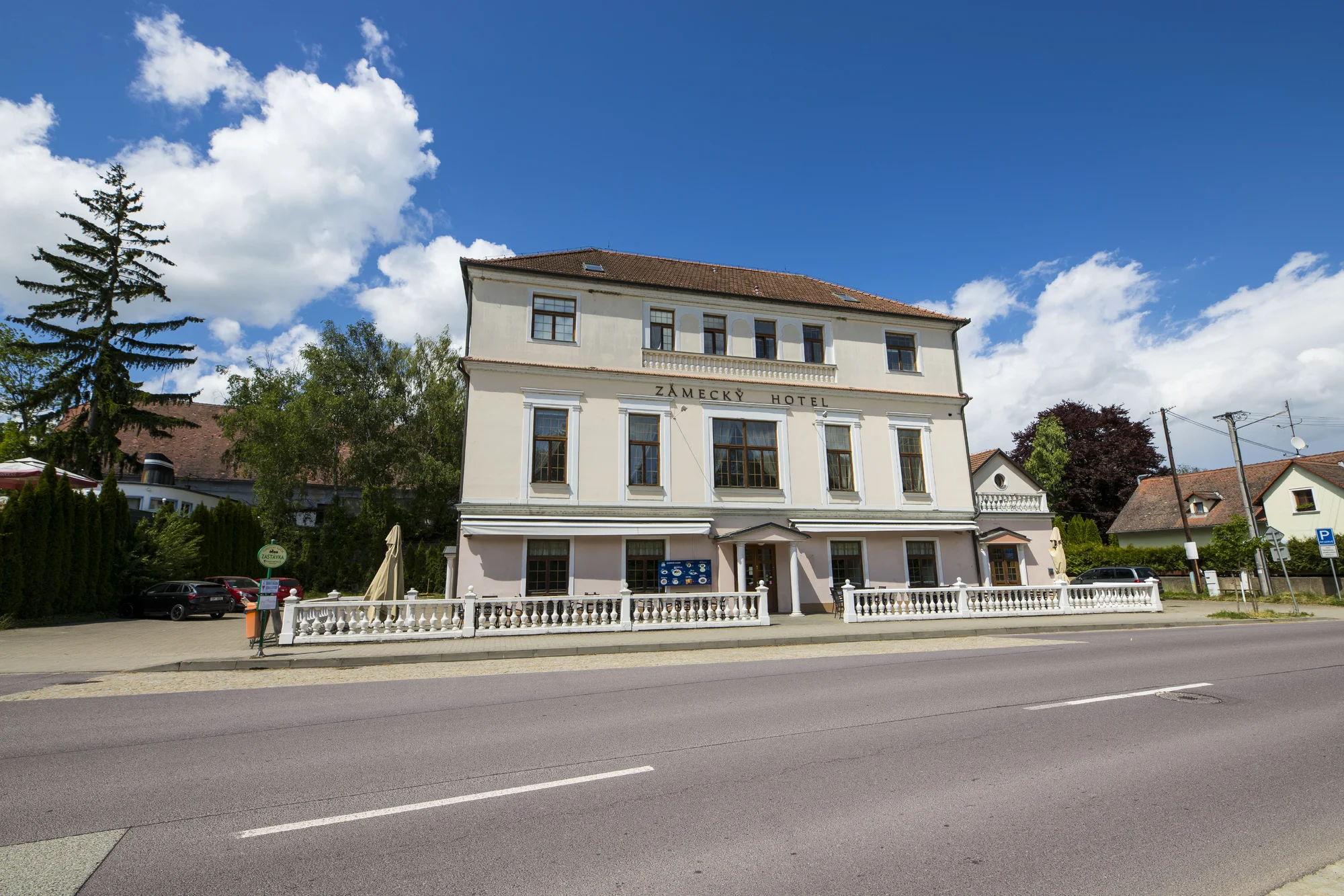 Hotel ve Vranově nad Dyjí: originální design, restaurace a zámek na dosah