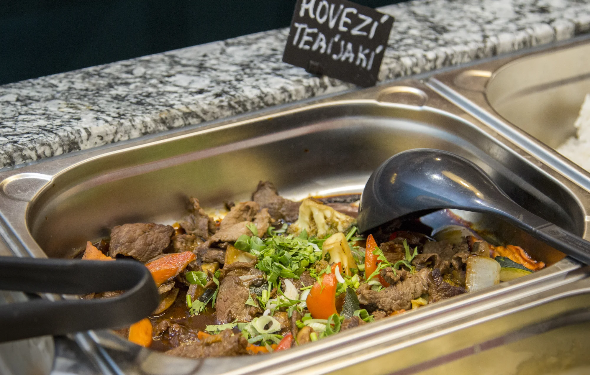 Asijské all you can eat v centru Brna: sushi, omáčky i smažené nudle