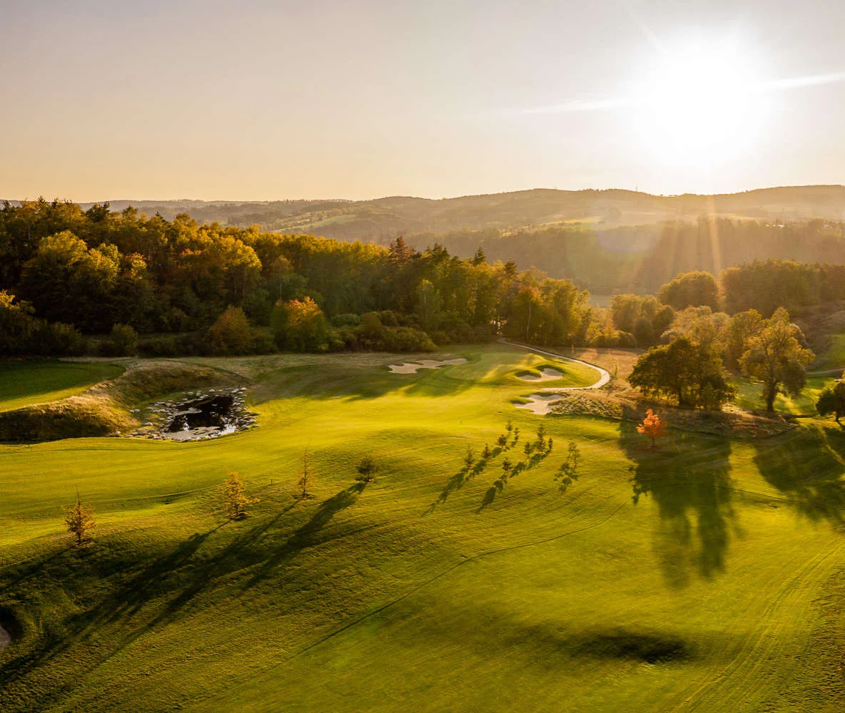 Pobyt v luxusním Panorama Golf Resortu v Posázaví se snídaní i neomezeným vstupem do wellness