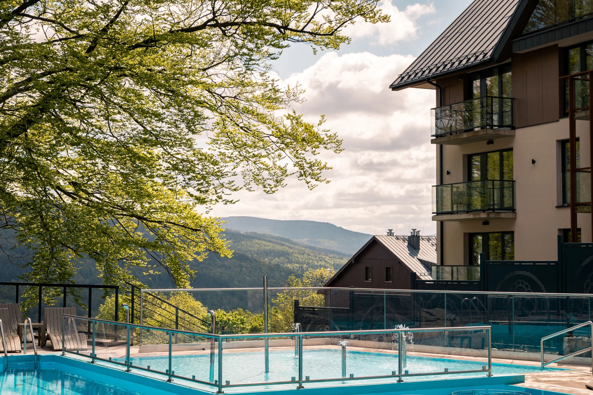 Resort v polských Jizerkách: se snídaní či polopenzí, wellness a aquapark i možnost apartmánu s privátní saunou