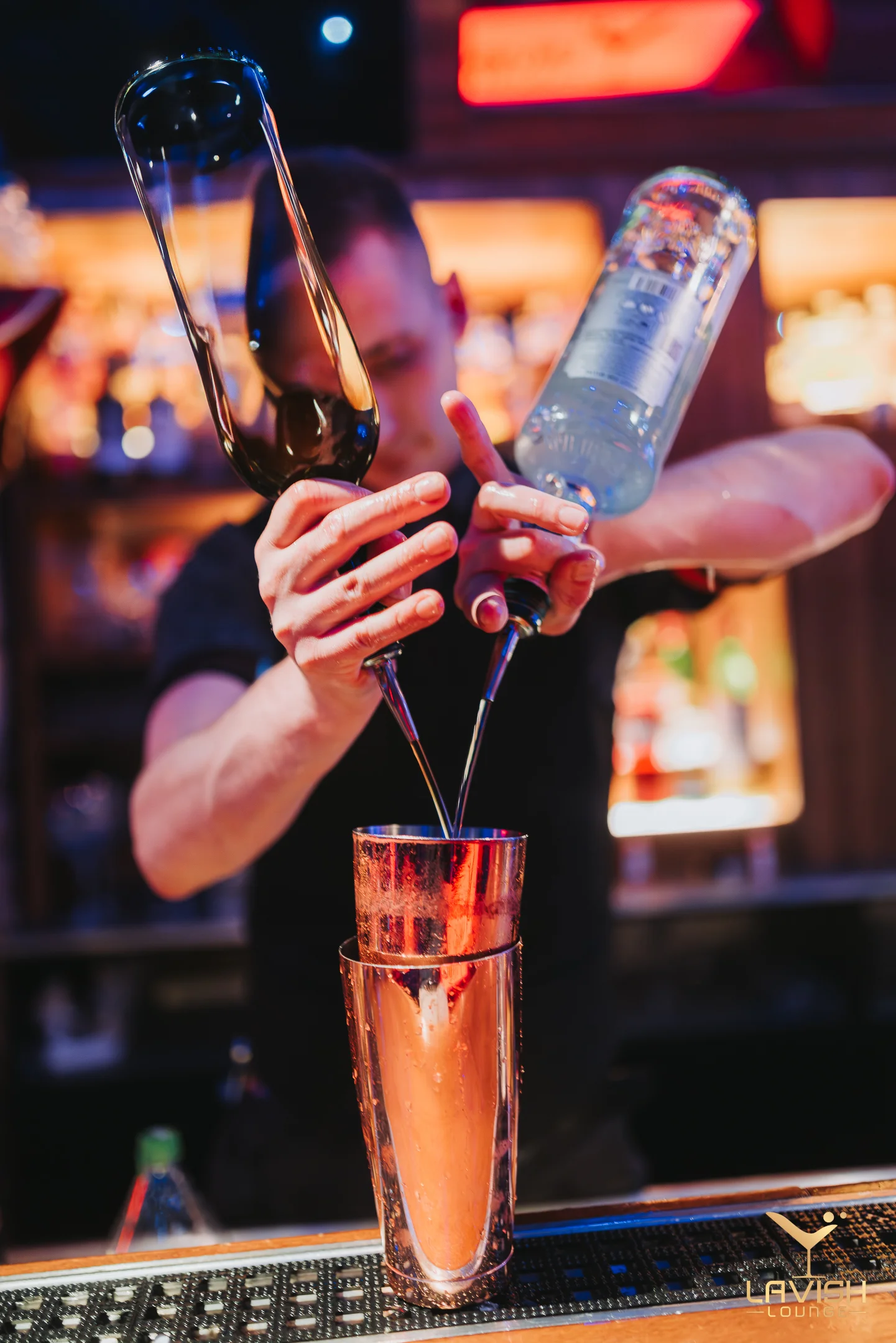 Připijte si na zdraví: Aperol Spritz, mojito i jiné drinky v baru na Vinohradech