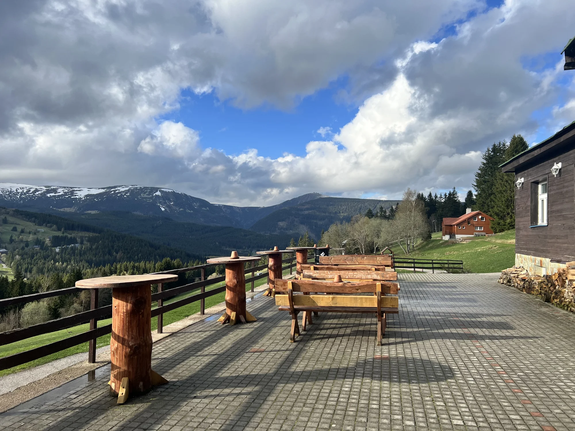 Horský hotel v Peci pod Sněžkou: uprostřed přírody, u turistických tras a se snídaní