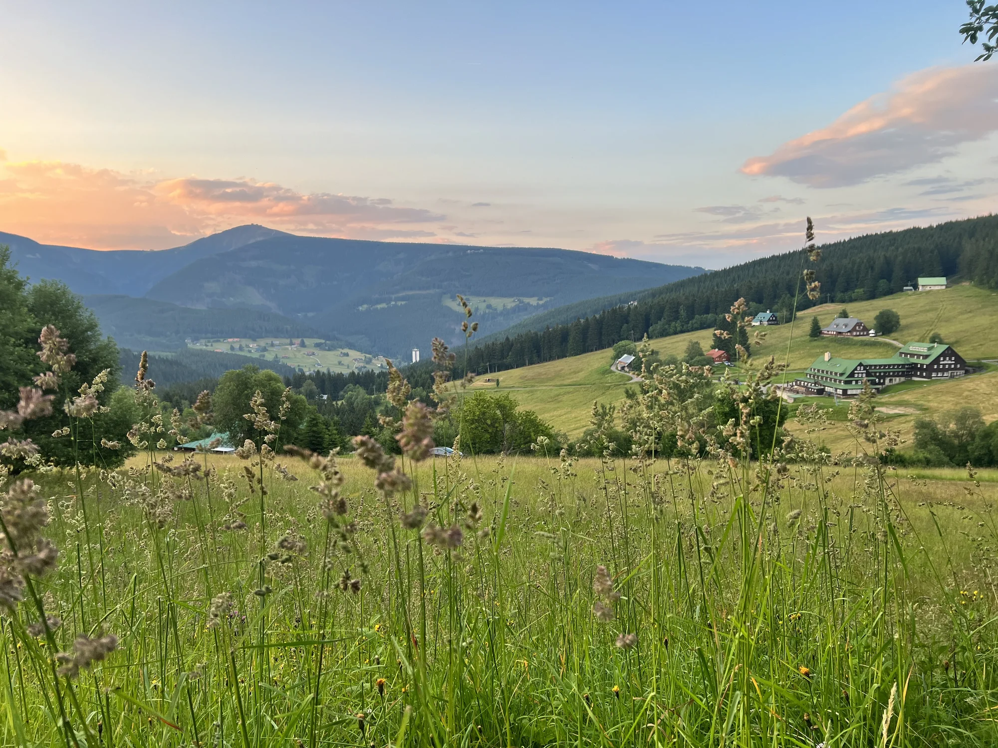 Horský hotel v Peci pod Sněžkou: uprostřed přírody, u turistických tras a se snídaní