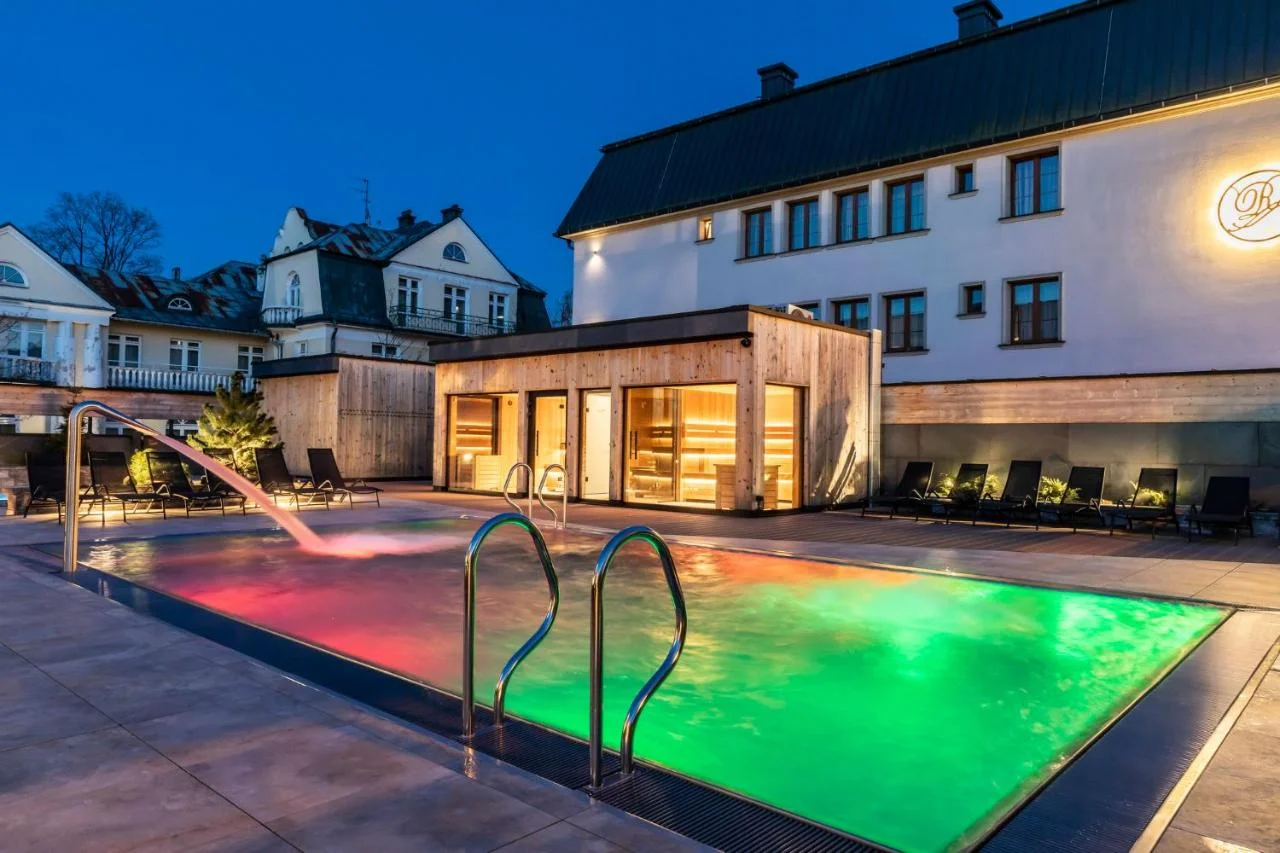 Moderní rezort v Zakopaném: neomezený wellness, snídaně až do postele