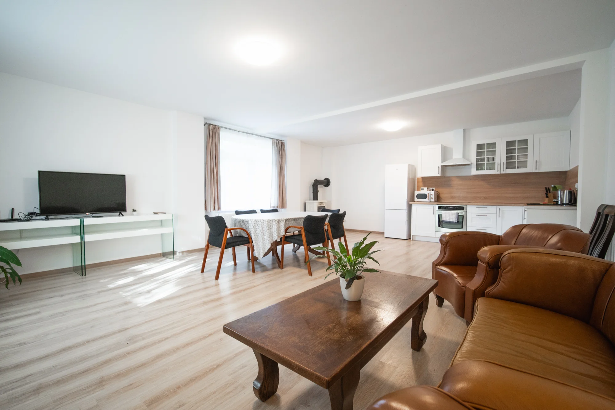 Spaní na peci a relax v sauně i koupacím sudu: luxusní apartmány uprostřed lesů v Jeseníkách