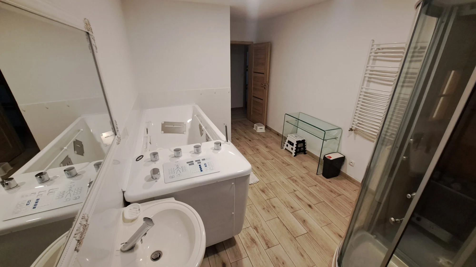 Spaní na peci a relax v sauně i koupacím sudu: luxusní apartmány uprostřed lesů v Jeseníkách
