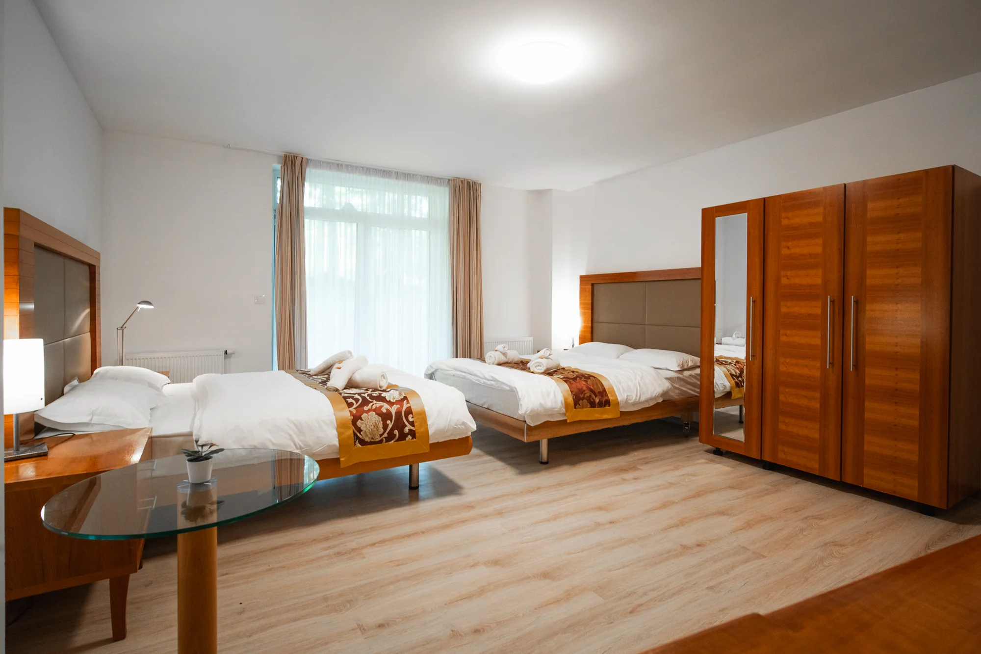 Spaní na peci a relax v sauně i koupacím sudu: luxusní apartmány uprostřed lesů v Jeseníkách