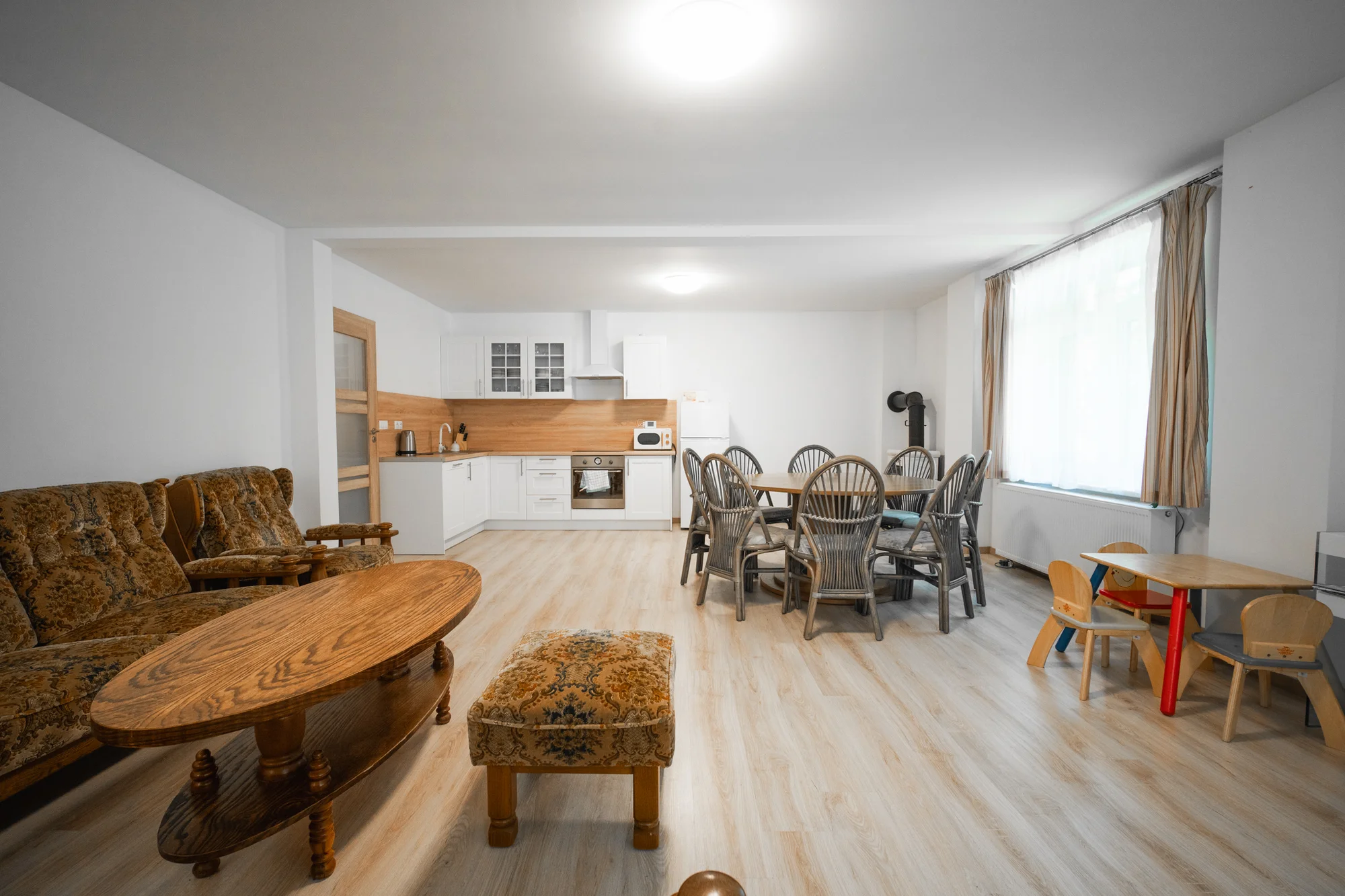 Spaní na peci a relax v sauně i koupacím sudu: luxusní apartmány uprostřed lesů v Jeseníkách
