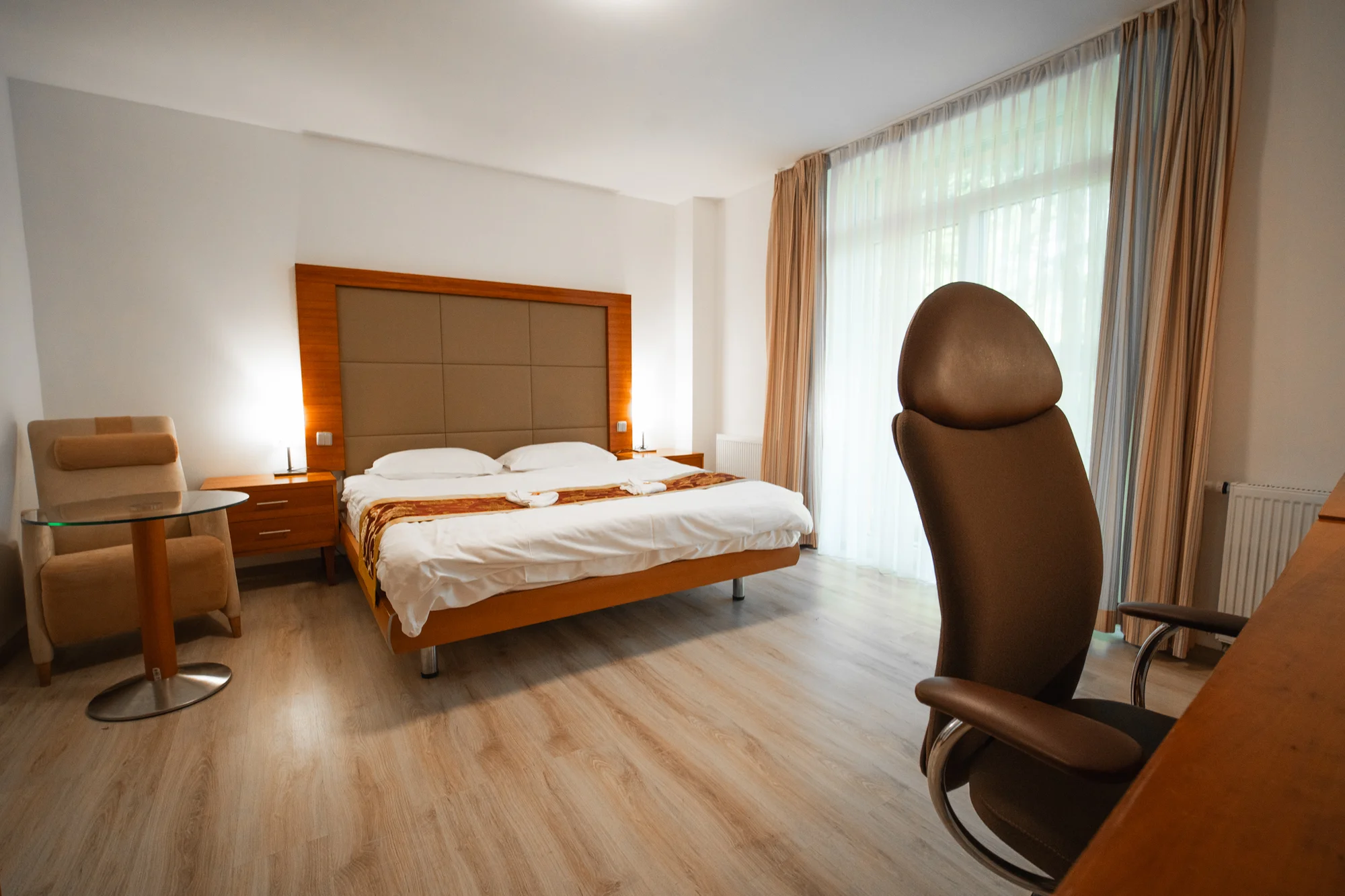 Spaní na peci a relax v sauně i koupacím sudu: luxusní apartmány uprostřed lesů v Jeseníkách