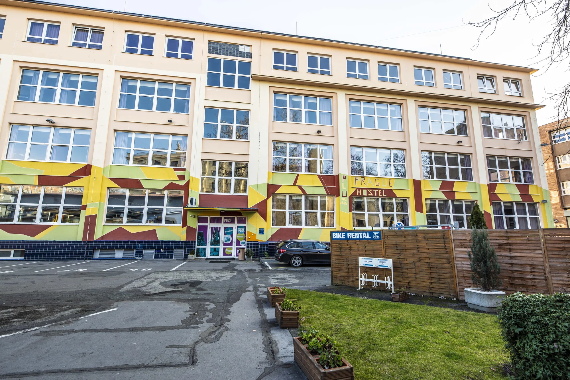 Hostel v pražských Holešovicích, vč. bufetové snídaně, bazénu a sauny