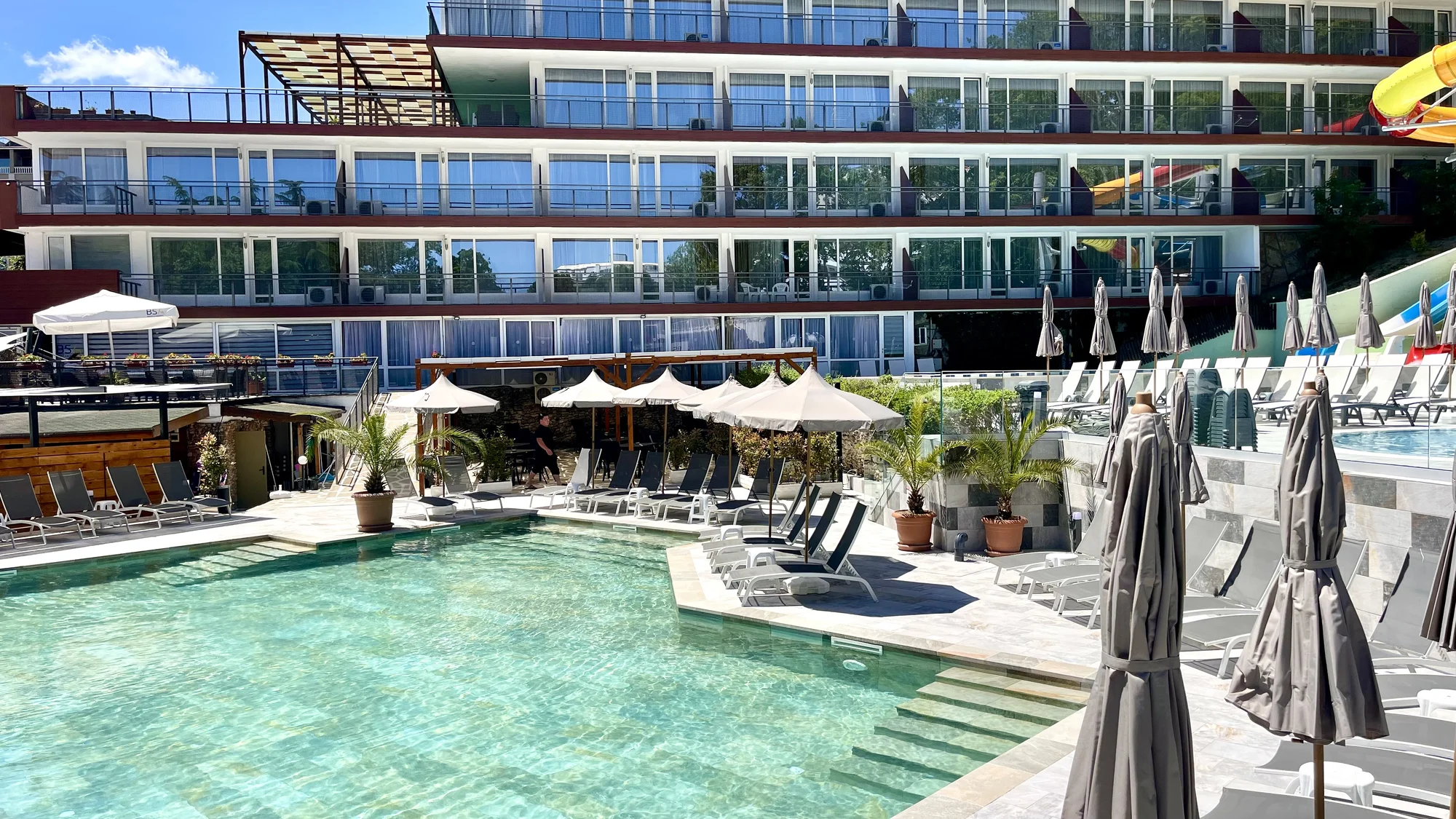 Rodinná dovolená v Bulharsku: hotel 500 m od moře, animační program, nový aquapark, 2 děti zdarma