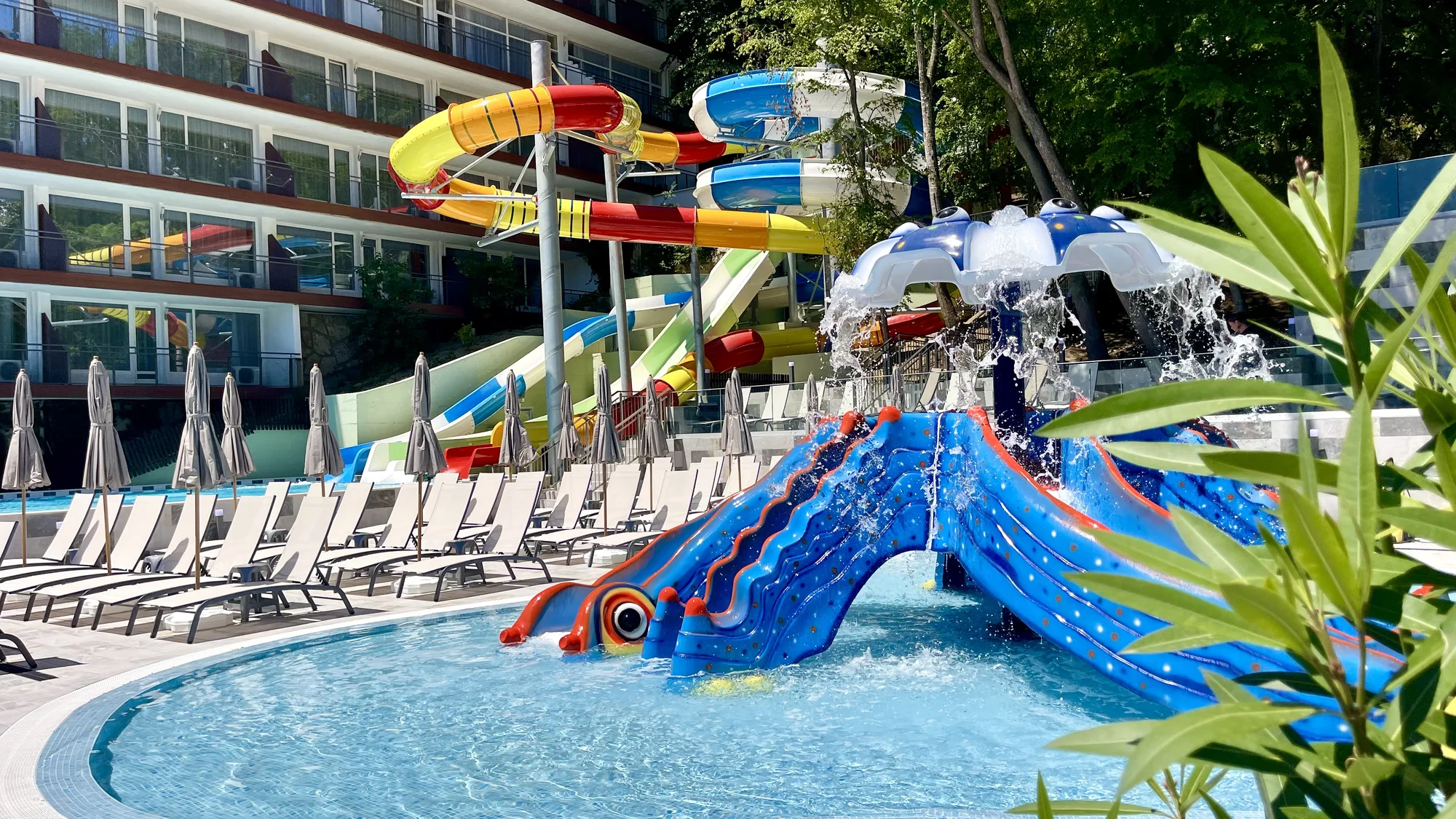 Rodinná dovolená v Bulharsku: hotel 500 m od moře, animační program, nový aquapark, 2 děti zdarma