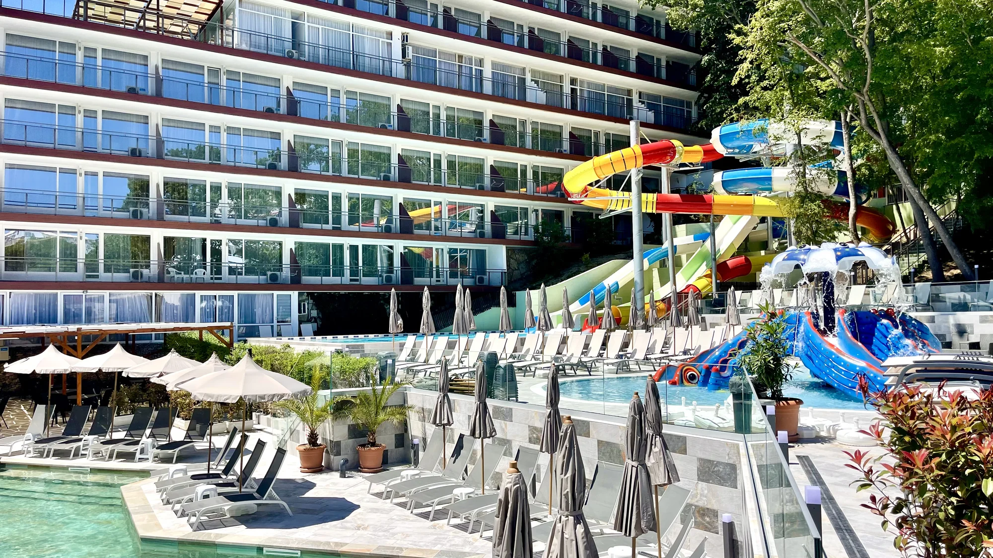 Rodinná dovolená v Bulharsku: hotel 500 m od moře, animační program, nový aquapark, 2 děti zdarma