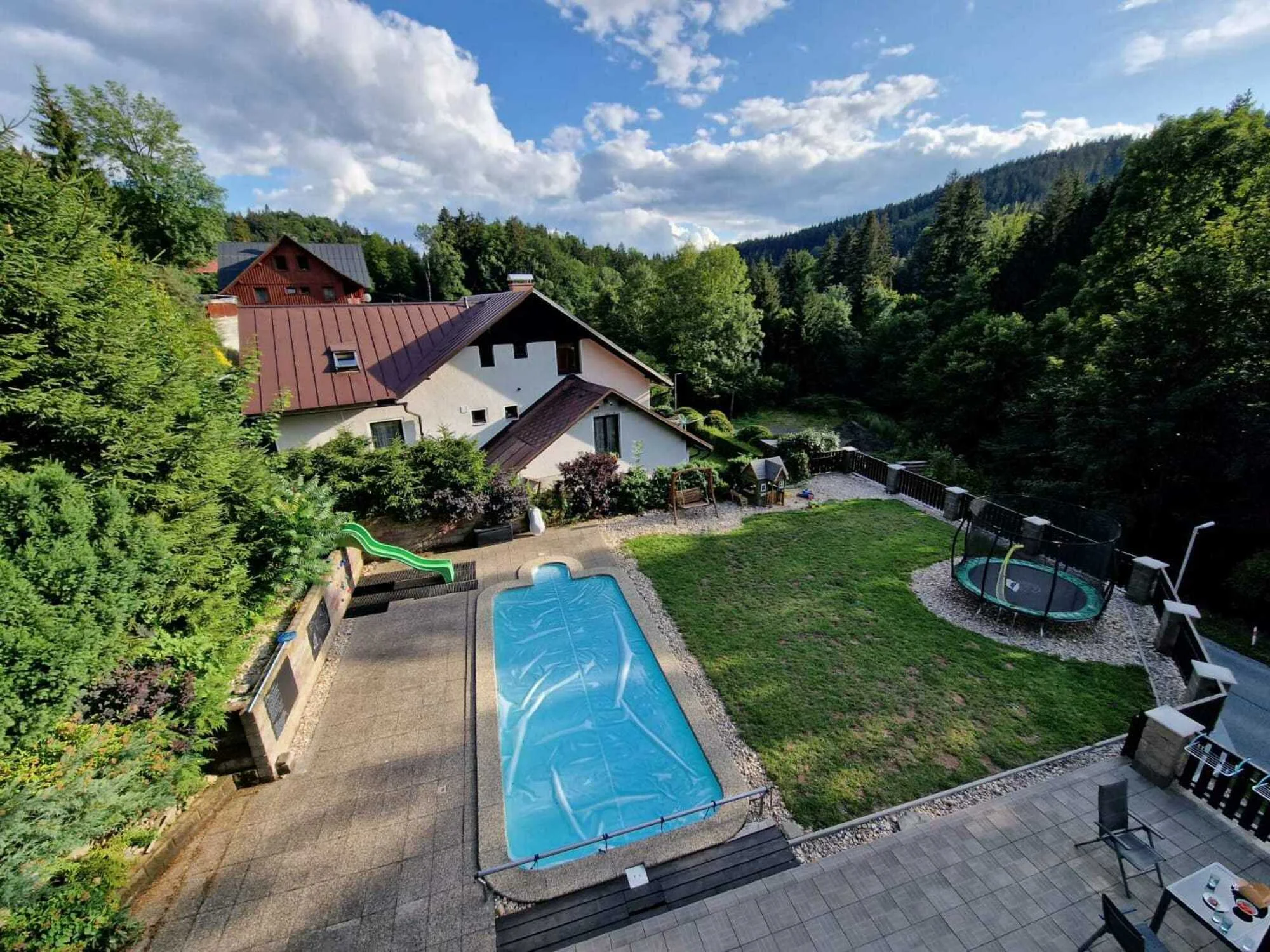 Pobyt v Krkonoších: ubytování v moderním apartmánu s privátní saunou a bazénem
