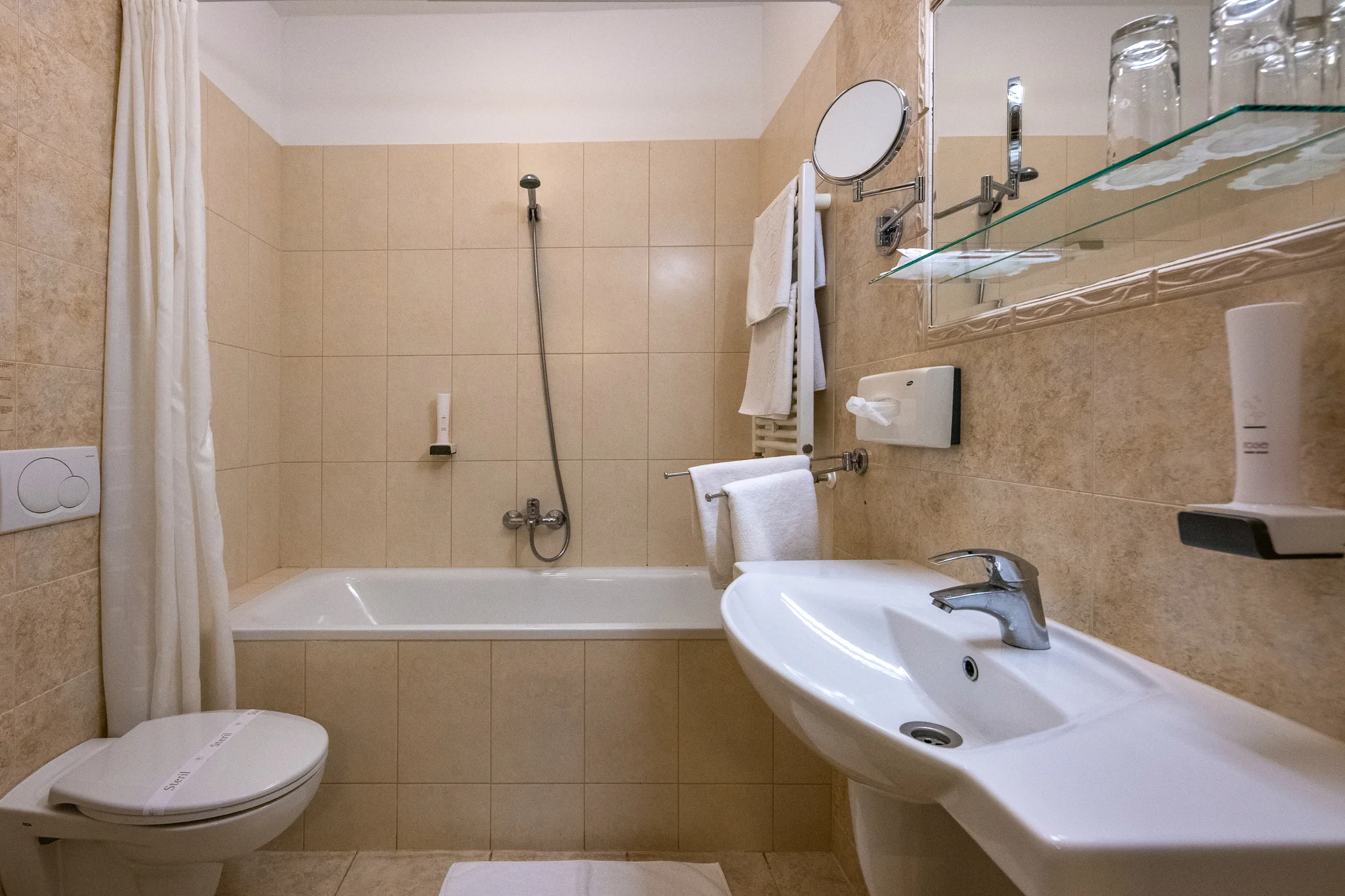Pohodová dovolená v Maďarsku: 4* hotel nedaleko jezera, polopenze, wellness i karta výhod