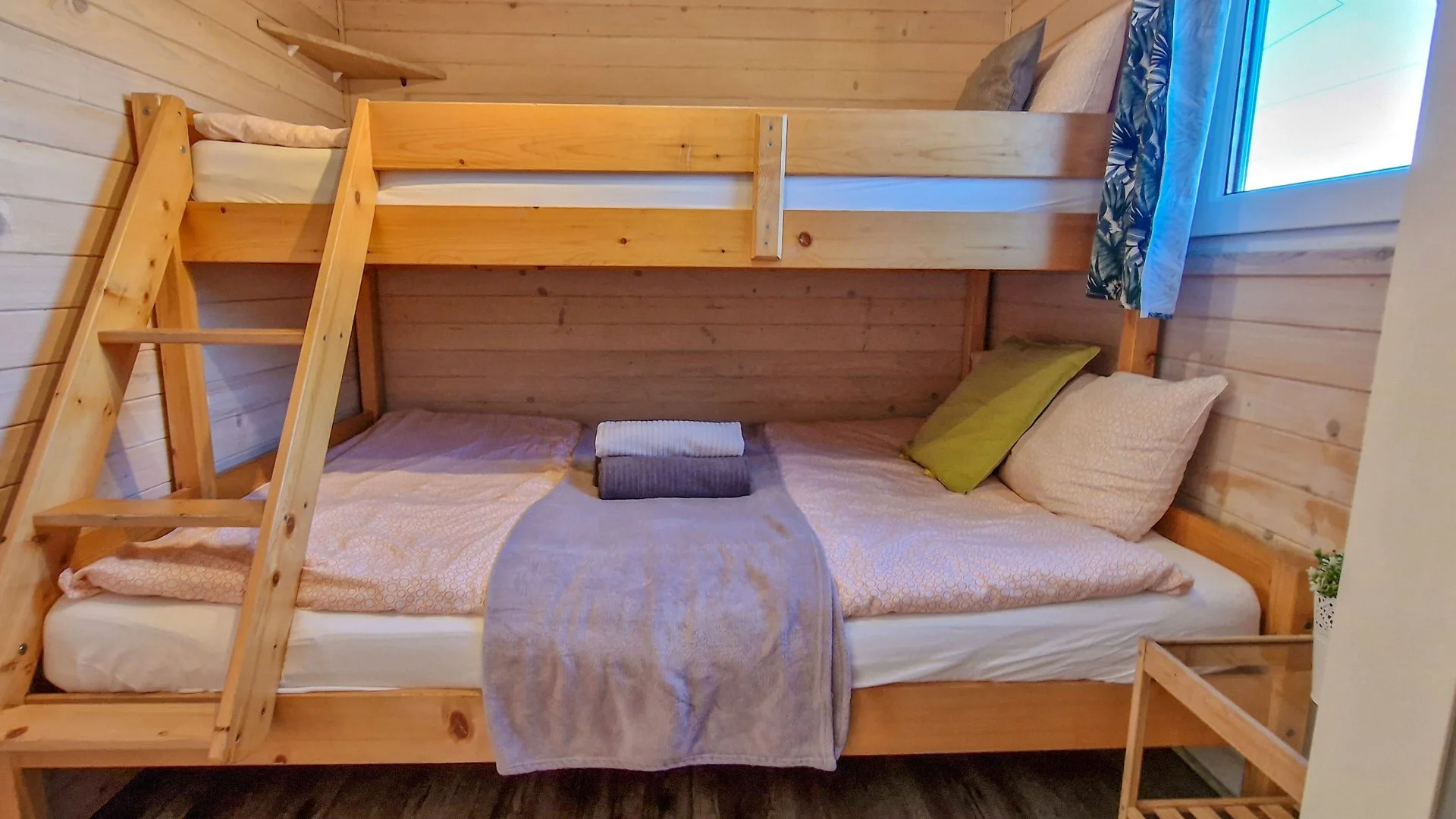 Designové domky v Zatoru jen 100 m od Energylandie: atrakce i SPA zóna přímo v objektu