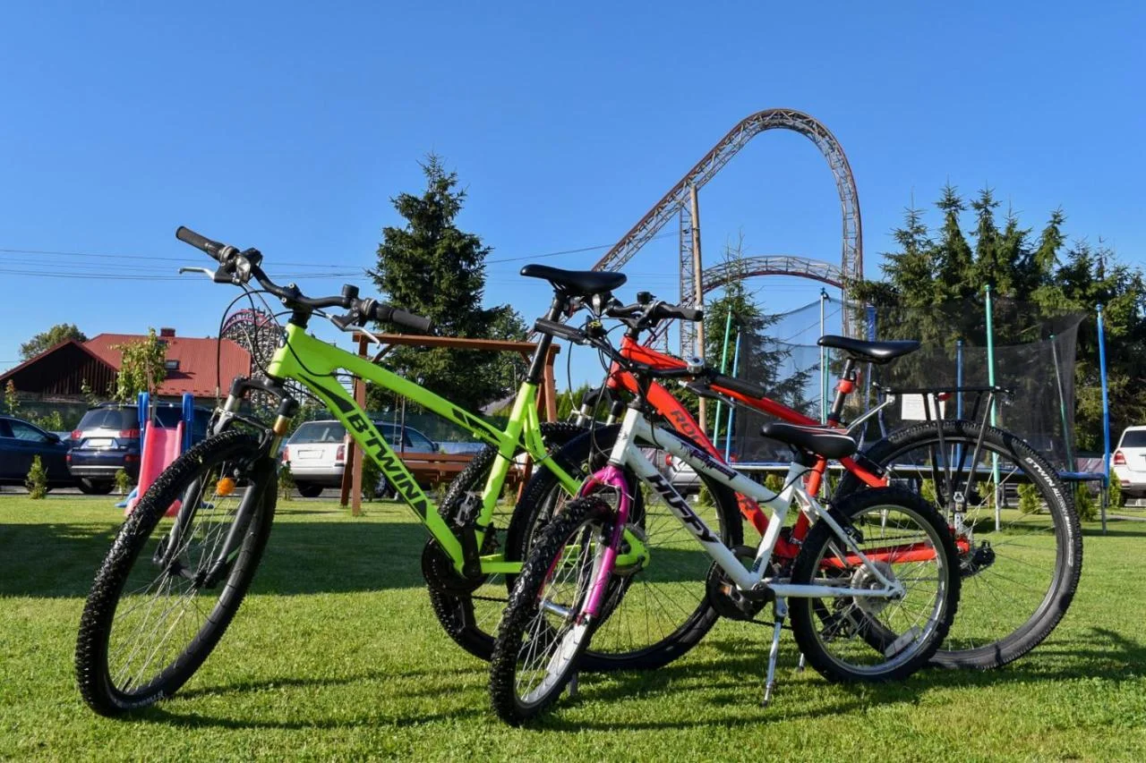 Rodinný resort u zábavního parku Energylandia: domky či kupole s terasou i vířivkou, bazény a snídaně