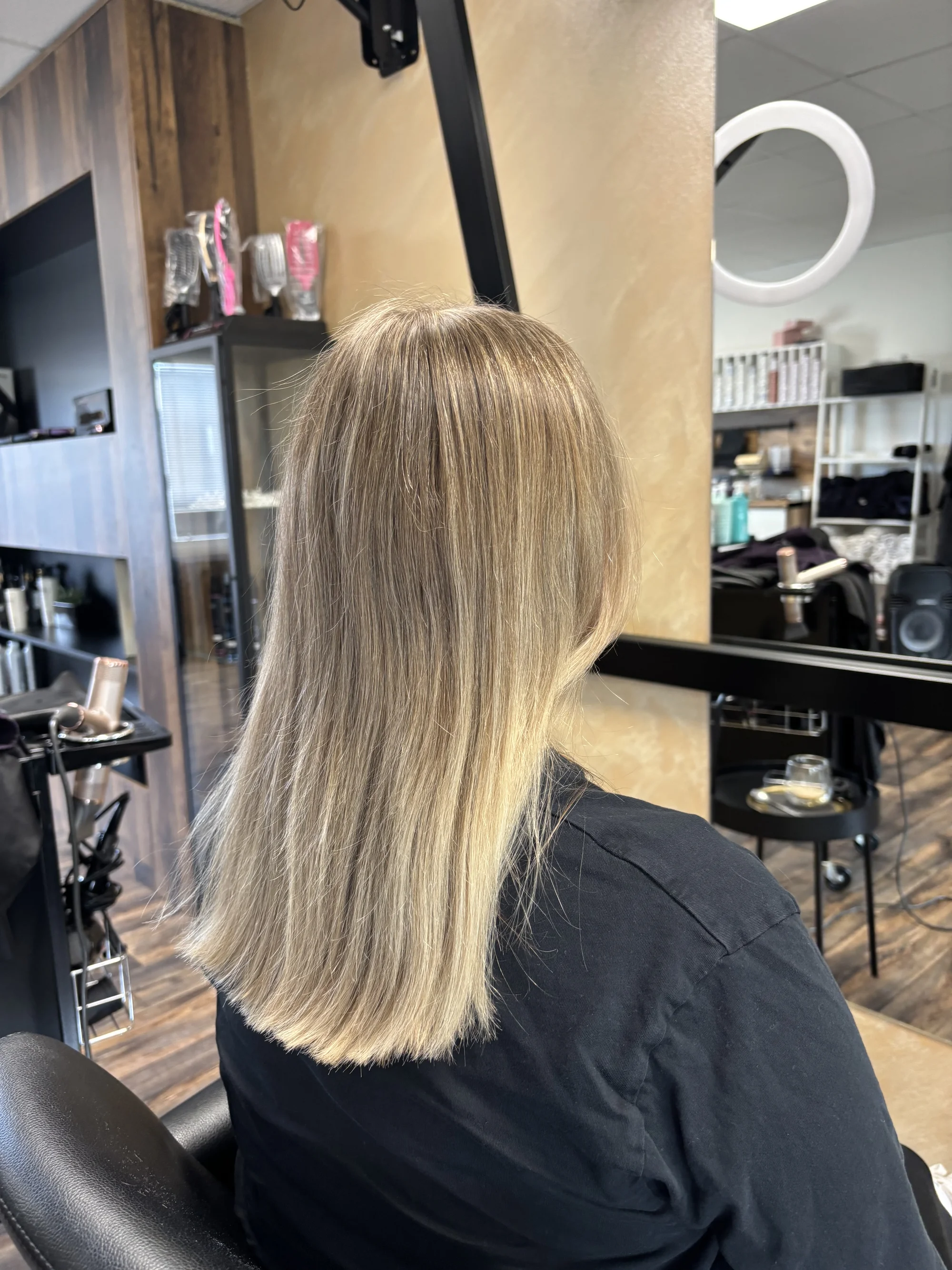 Kadeřnický servis pro všechny délky vlasů: střih, melír a styling v salonu v Opavě