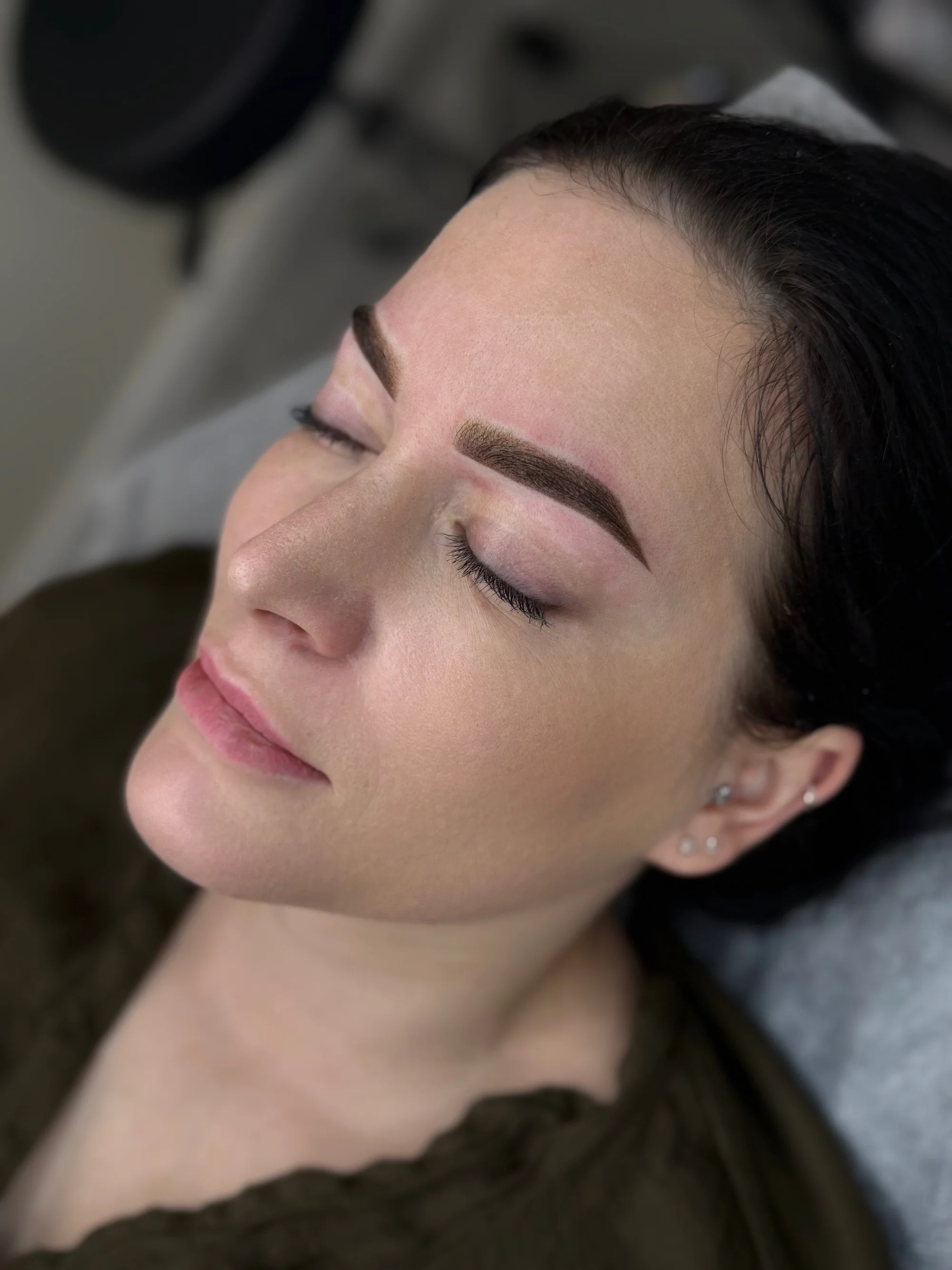 Permanentní make-up meziřasové linky, rtů či obočí pudrovou metodou
