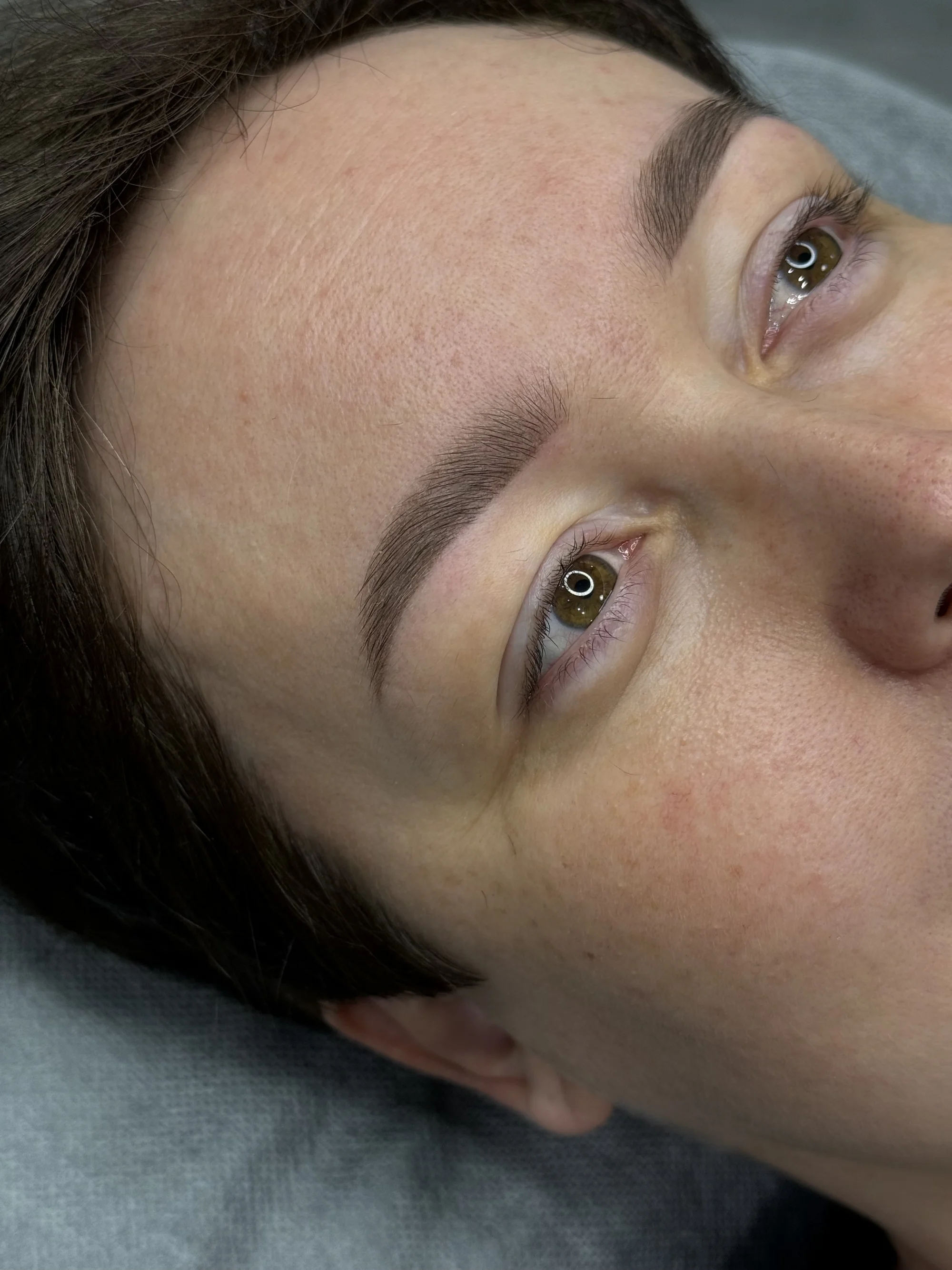 Permanentní make-up meziřasové linky, rtů či obočí pudrovou metodou