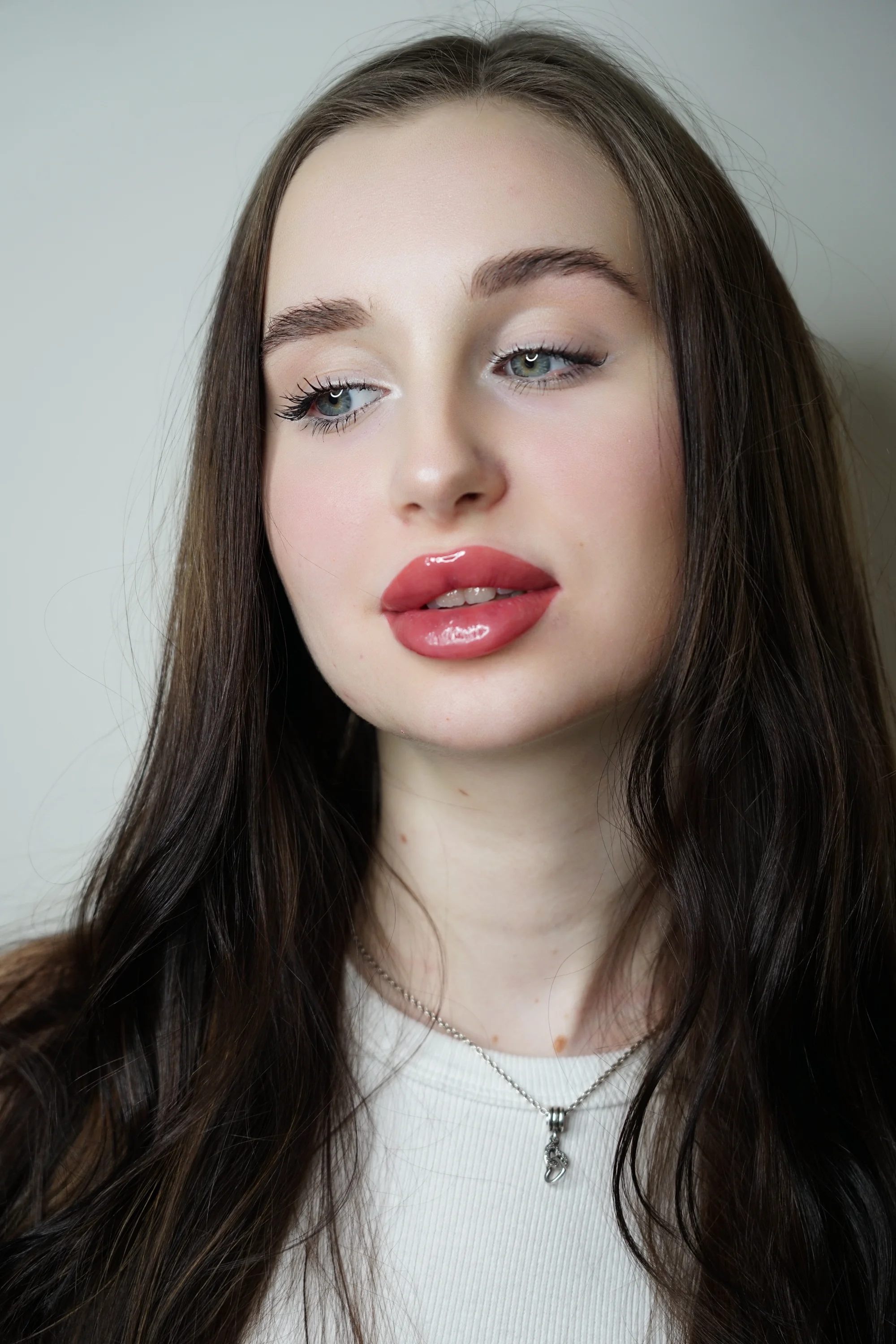 Permanentní make-up meziřasové linky, rtů či obočí pudrovou metodou