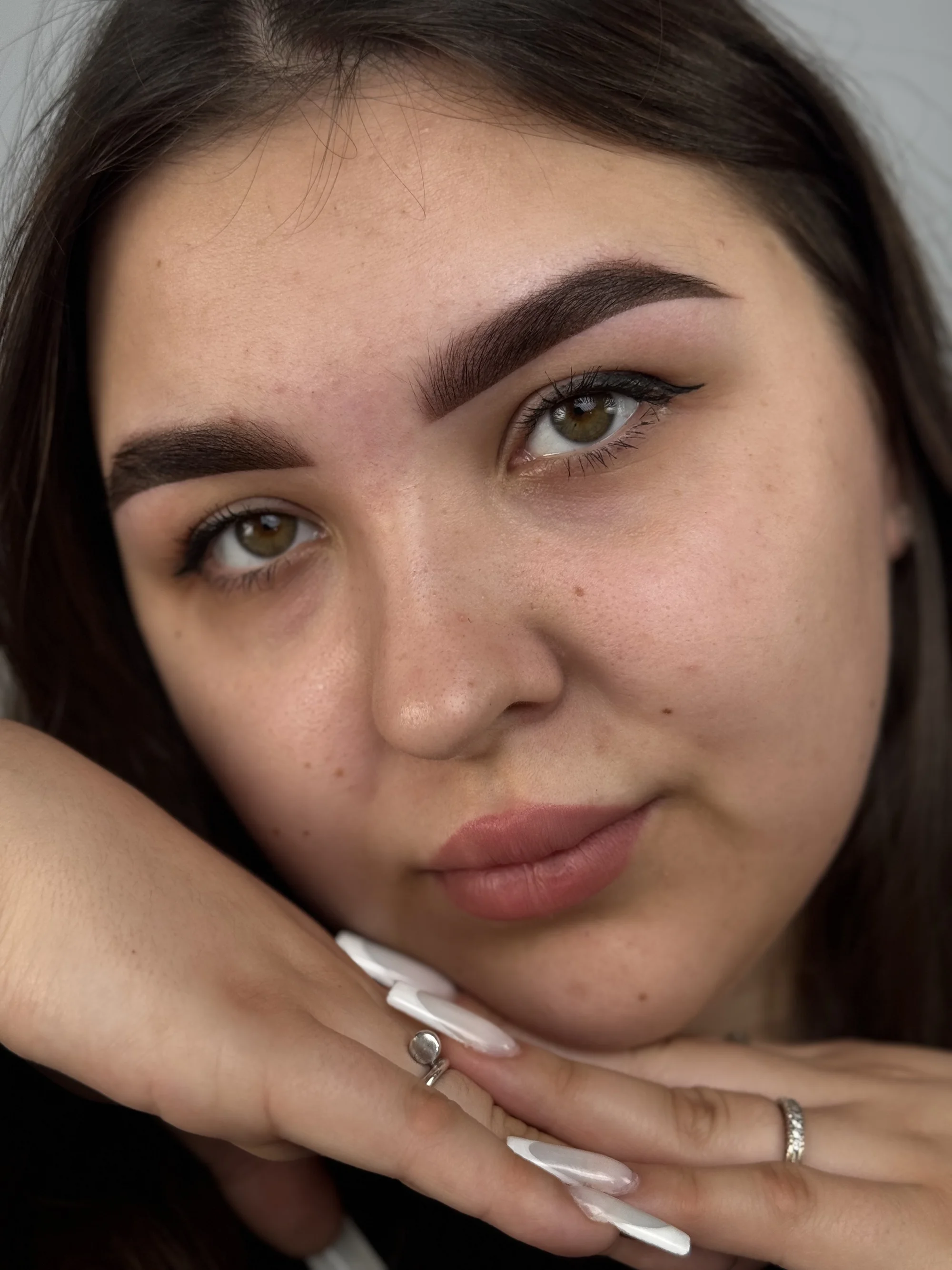 Permanentní make-up meziřasové linky, rtů či obočí pudrovou metodou
