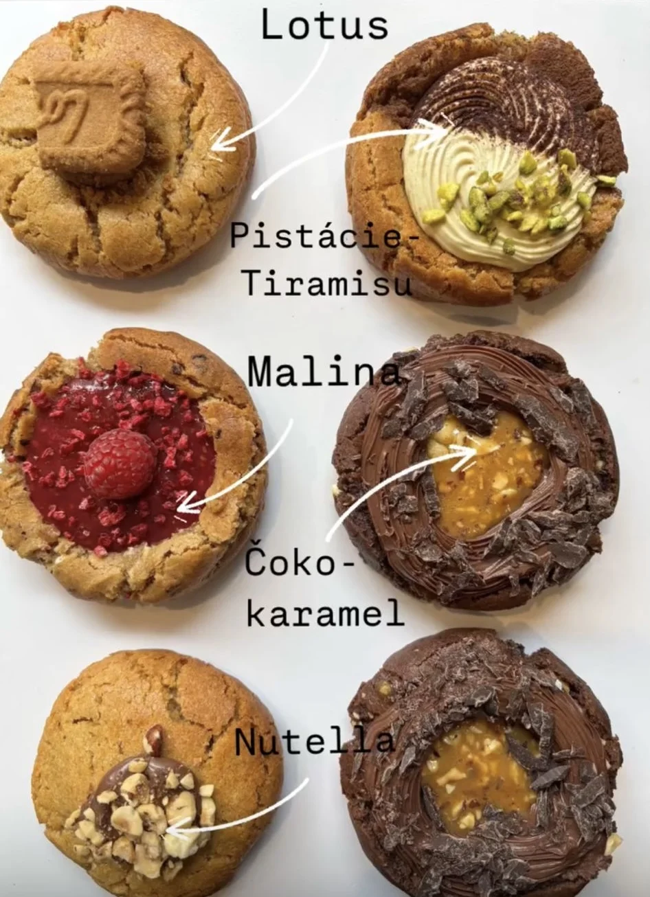 Nápoj a zákusek pro 1 i 2 osoby: tiramisu, mrkrváč, limonády i káva