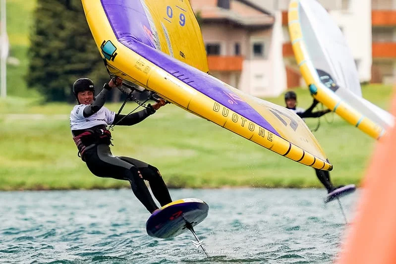 Vyzkoušejte wing-surfing: 2hod. kurz vč. zapůjčení vybavení pro 1 či 2 osoby