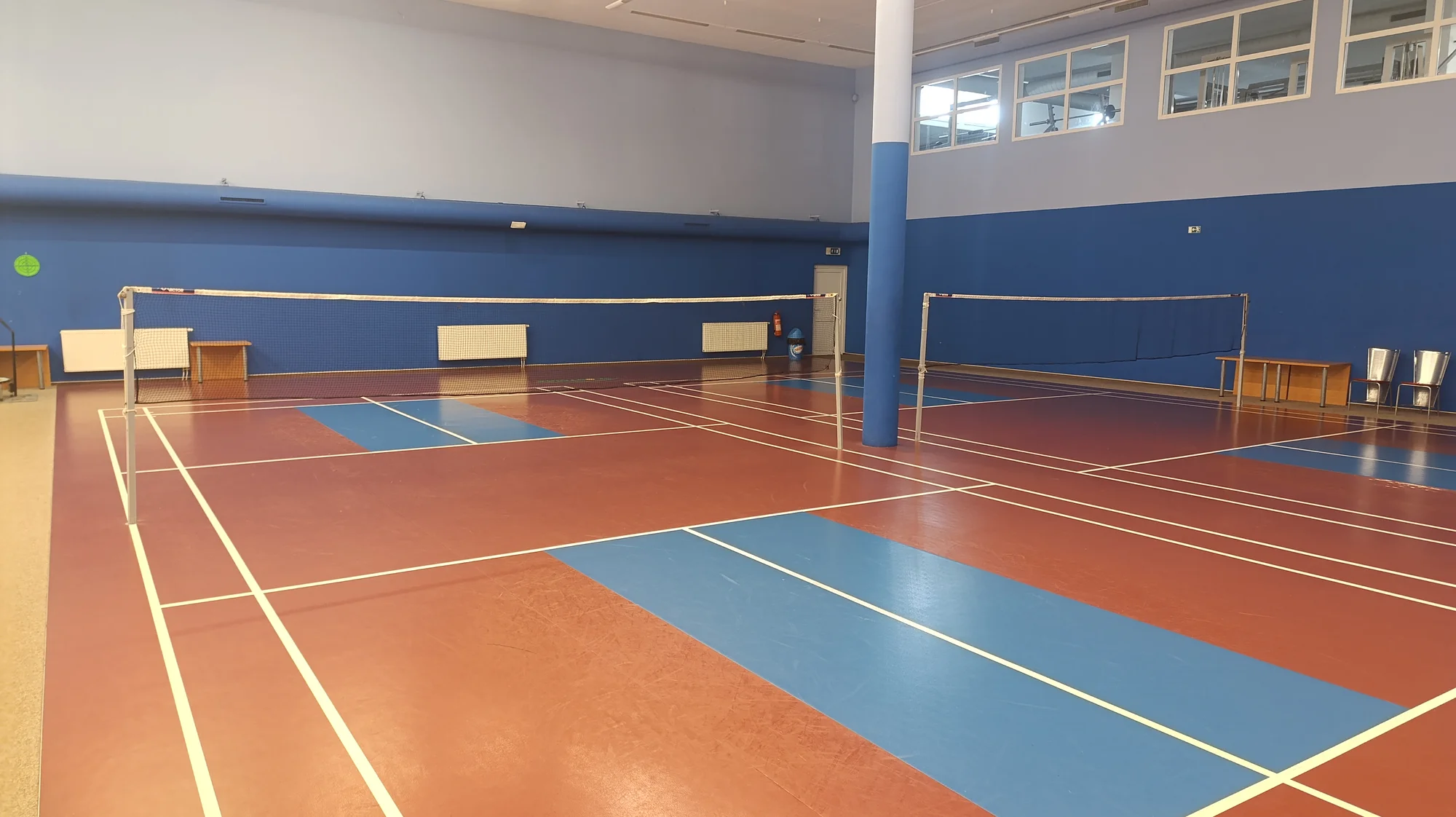 Hodina squashe nebo badmintonu ve sportovním centru Sportmax