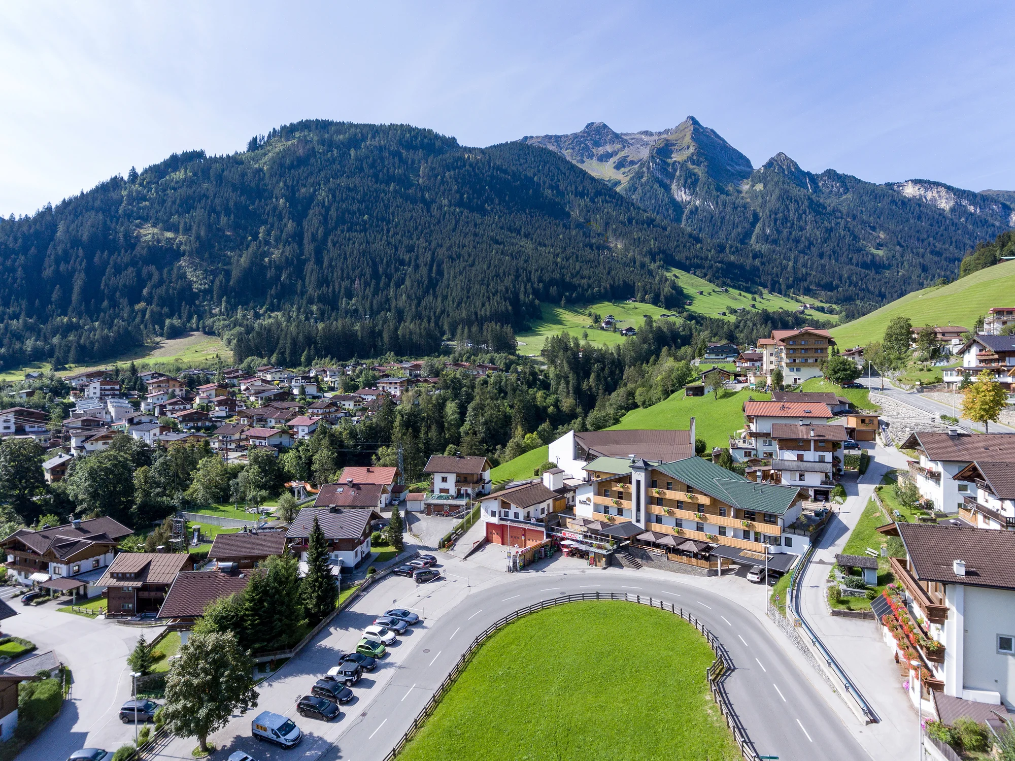 Dovolená v rakouském údolí Zillertal: horský hotel s polopenzí a saunovým světem