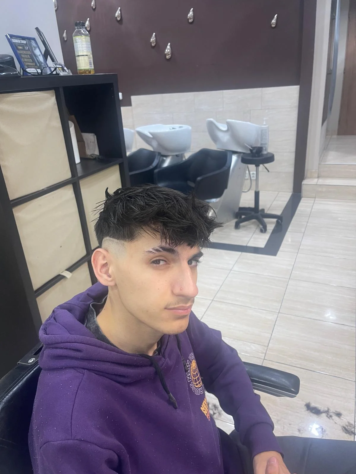 Barbershop na Václavském náměstí: pánský střih a úprava vousů od profesionála z Alžíru