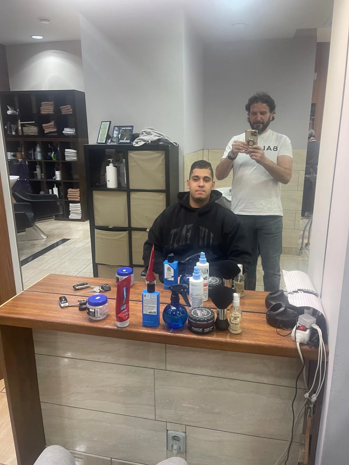 Barbershop na Václavském náměstí: pánský střih a úprava vousů od profesionála z Alžíru