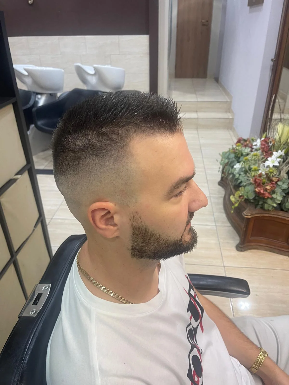 Barbershop na Václavském náměstí: pánský střih a úprava vousů od profesionála z Alžíru