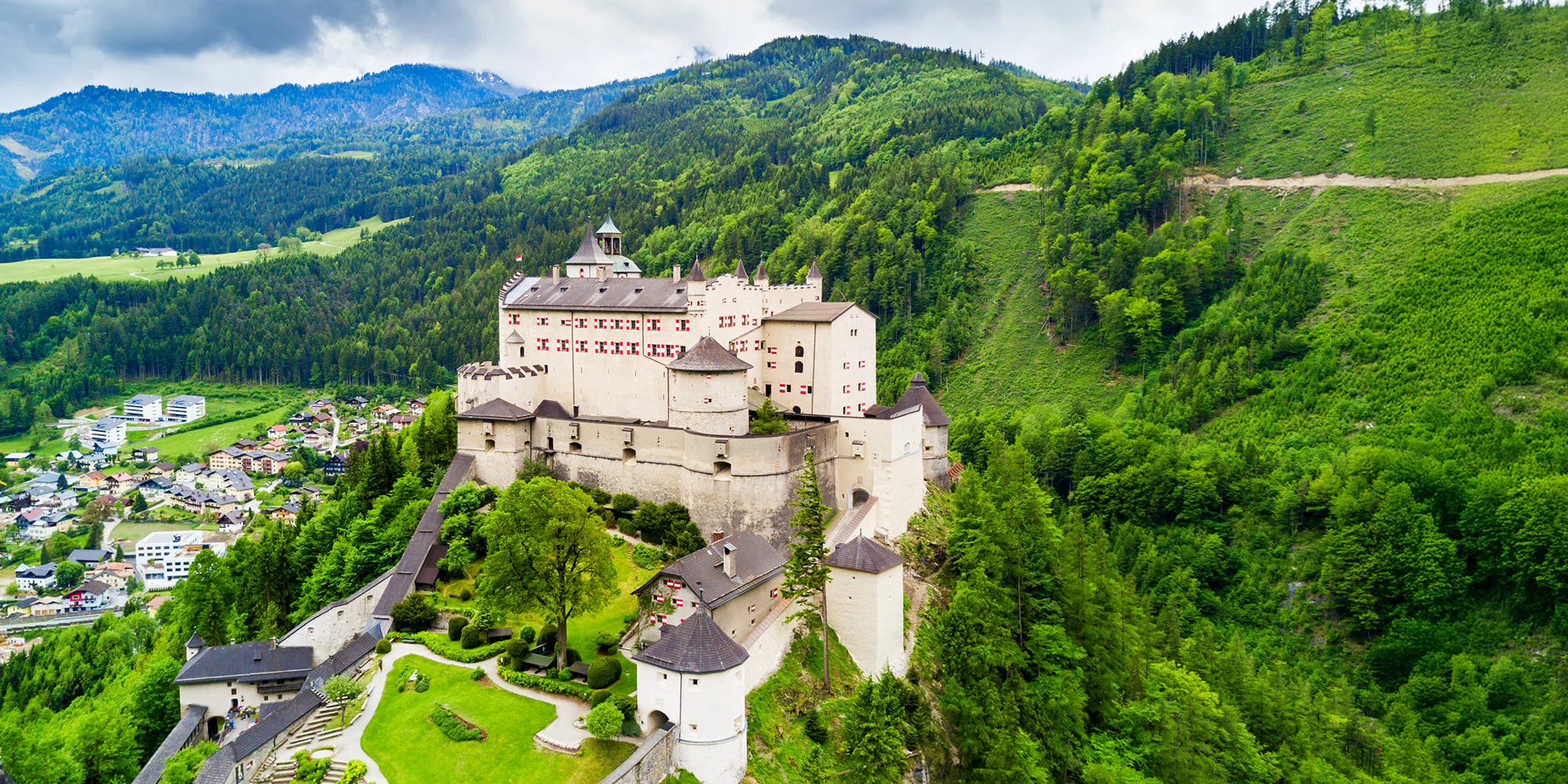 Zájezd na 1 den: největší jeskyně a hrad Hohenwerfen