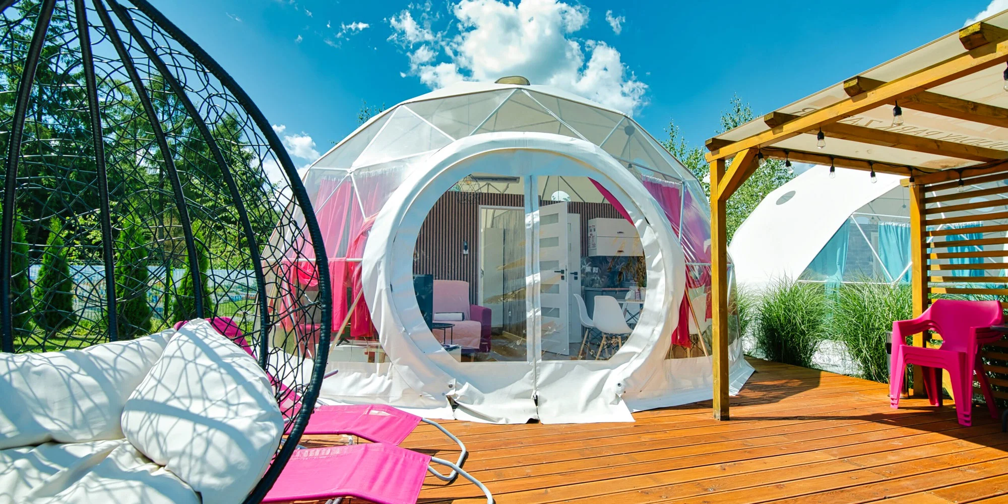 Rodinný resort u zábavního parku Energylandia: domky či kupole s terasou i vířivkou, bazény a snídaně