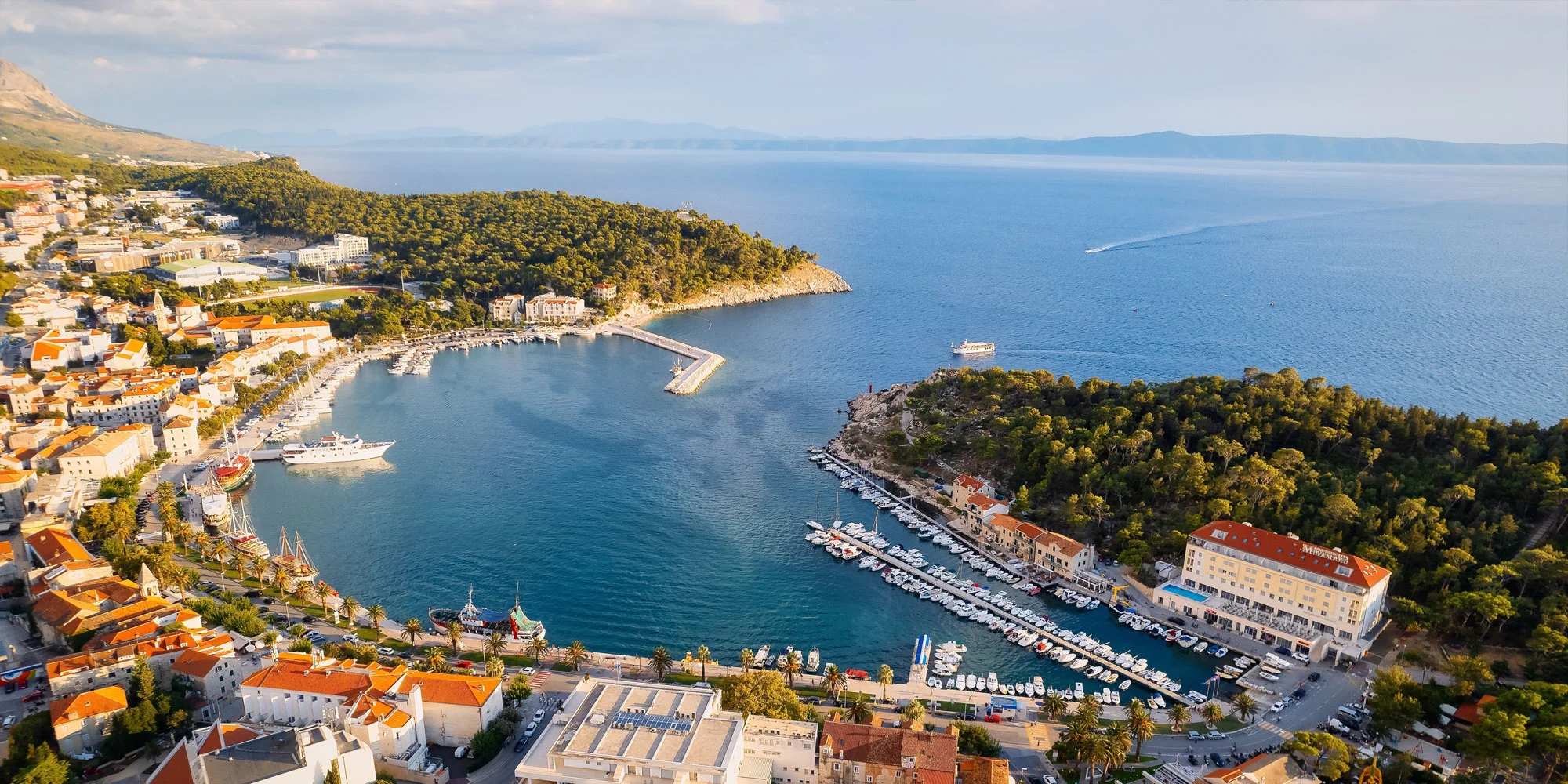 Makarská riviéra: 4* hotel se snídaní, polopenzí či plnou penzí, 3 minuty od pláže