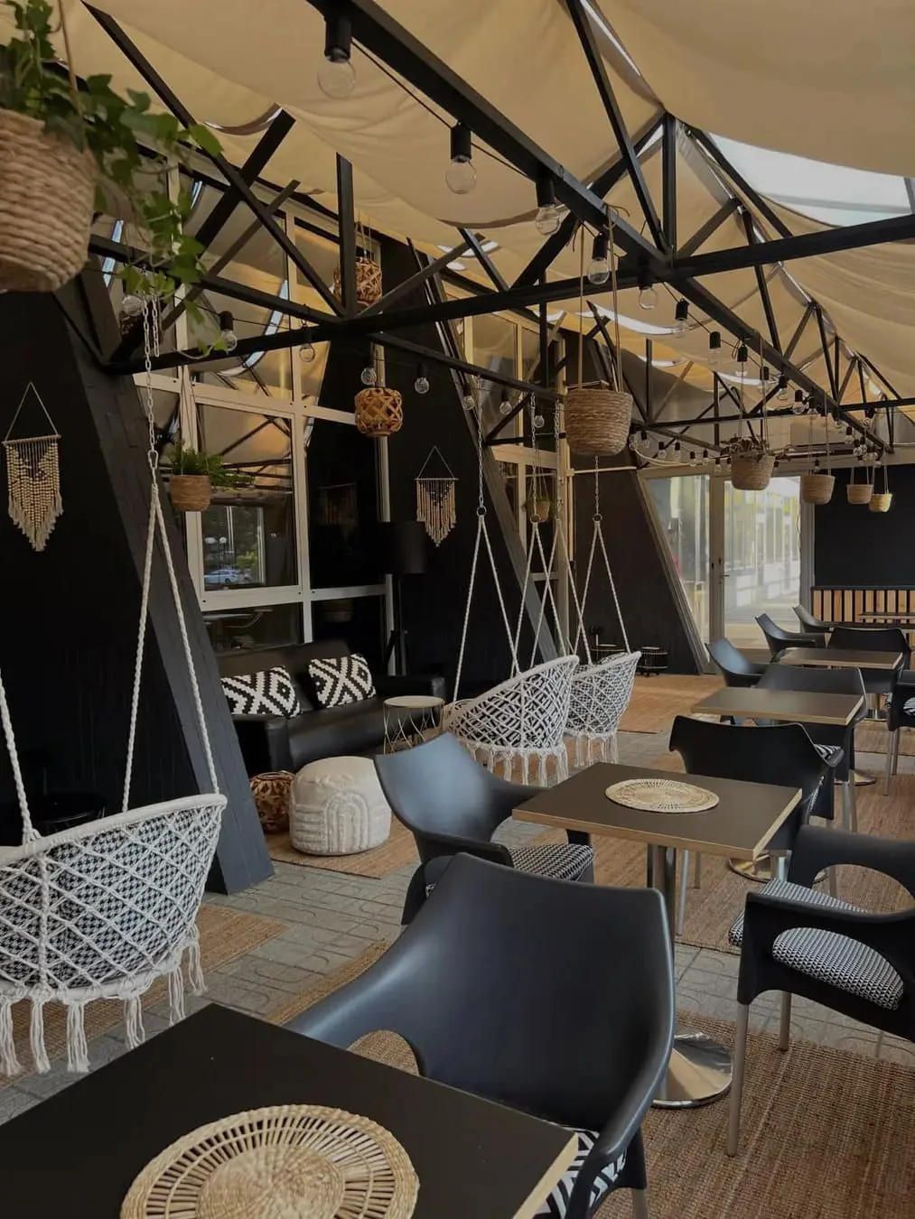 Otevřený voucher do kavárny L'Coffee v hodnotě 200–1000 Kč: káva, čaj, dezerty i koktejly