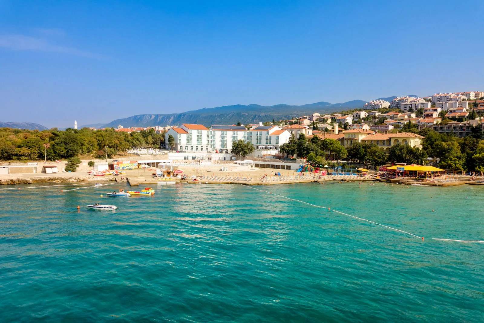 Chorvatsko all inclusive: 4* hotel u pláže v Kvarnerském zálivu, bazény i wellness