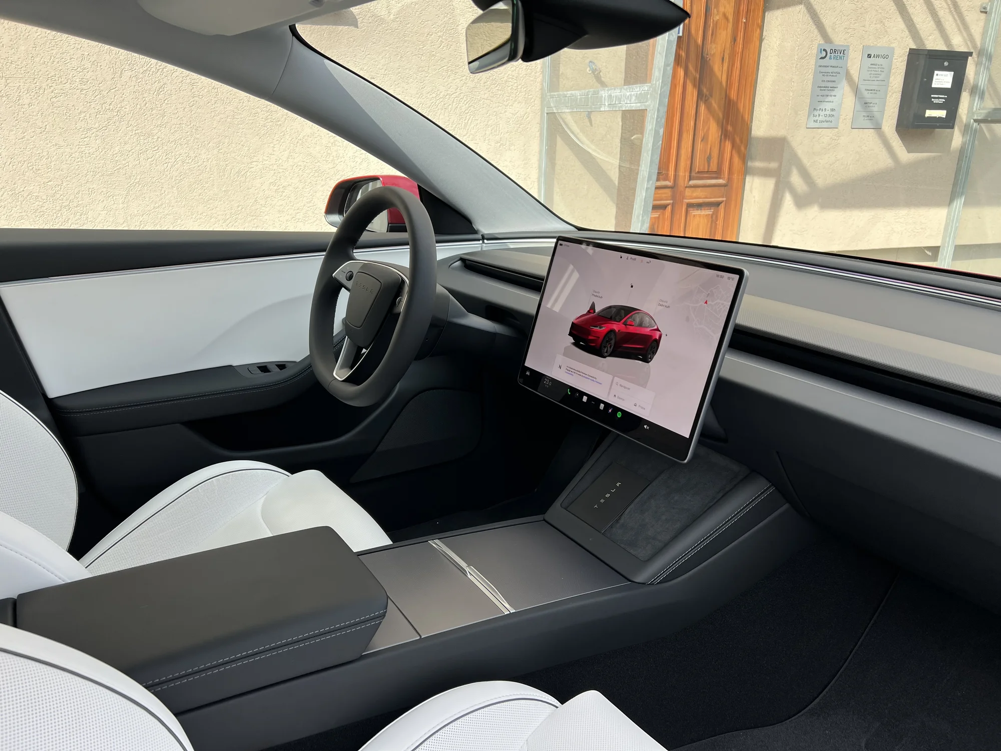 Zapůjčení Tesly Model 3 Performance – elektromobil, co vás ohromí