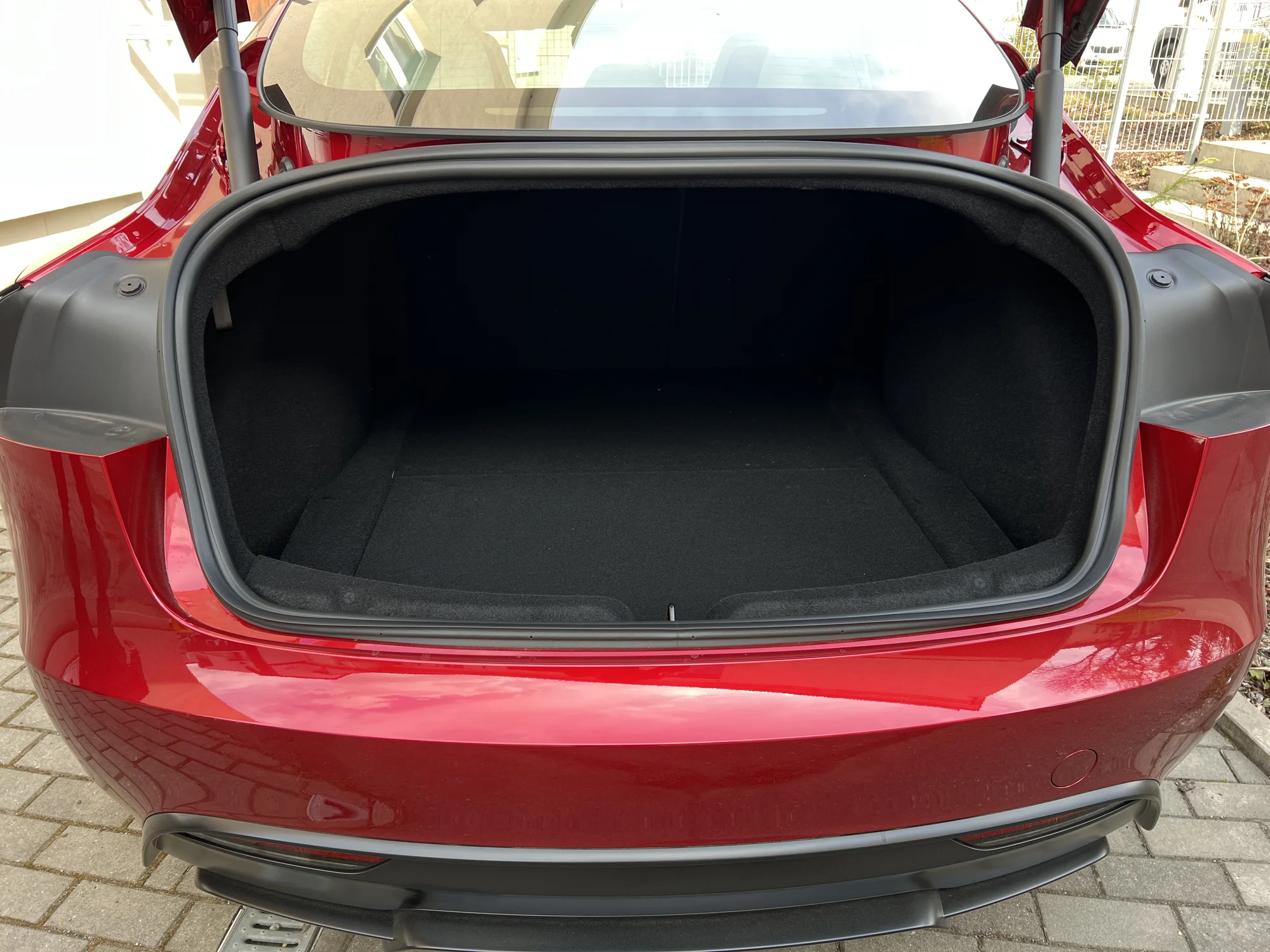 Zapůjčení Tesly Model 3 Performance – elektromobil, co vás ohromí