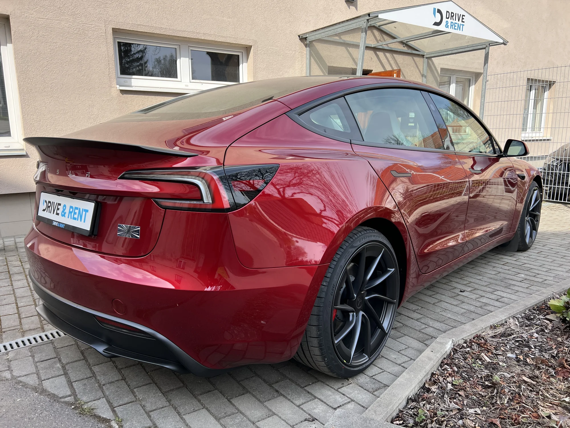 Zapůjčení Tesly Model 3 Performance – elektromobil, co vás ohromí