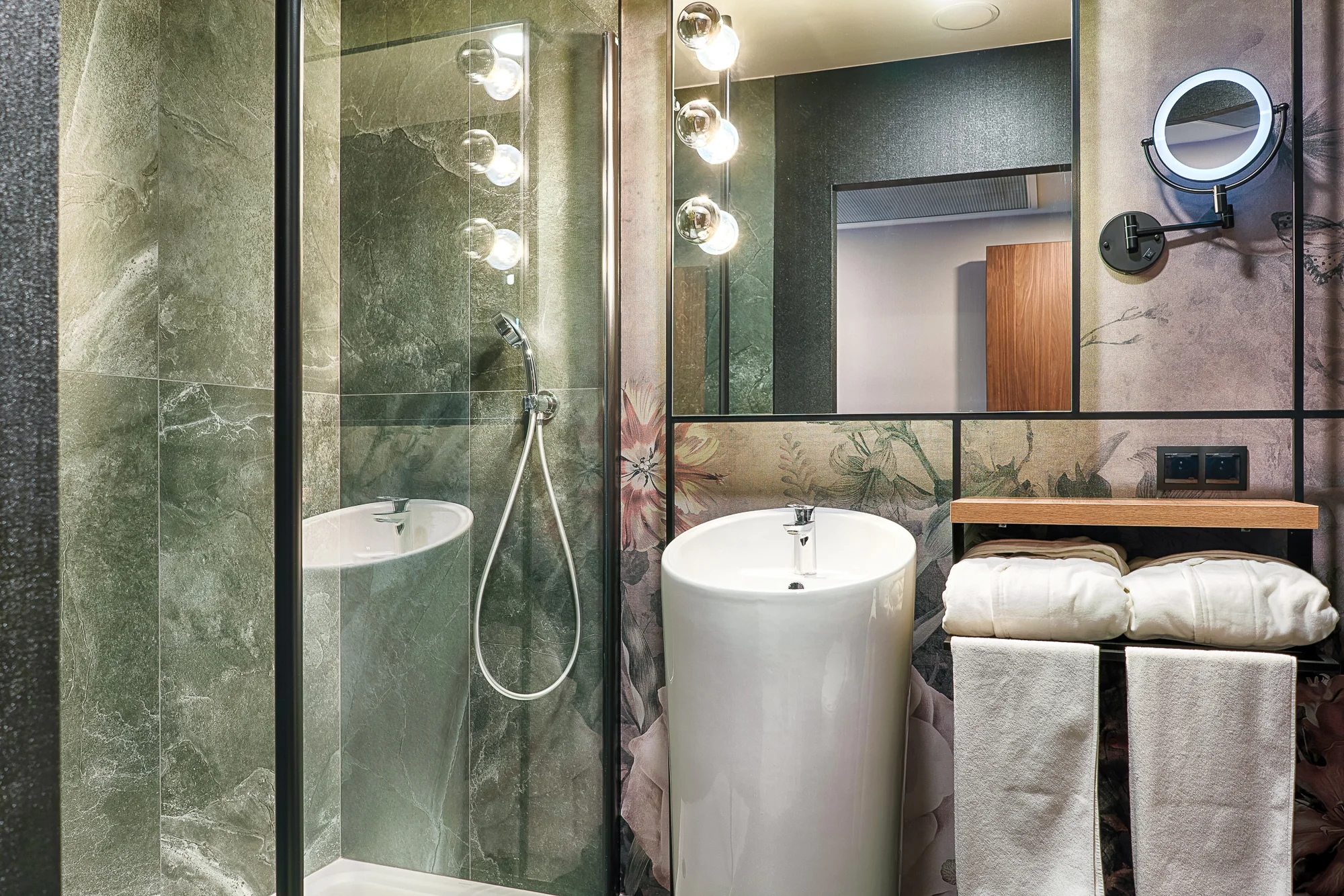 Pobyt v srdci Varšavy: moderní hotel se snídaní i neomezeným vstupem do sauny