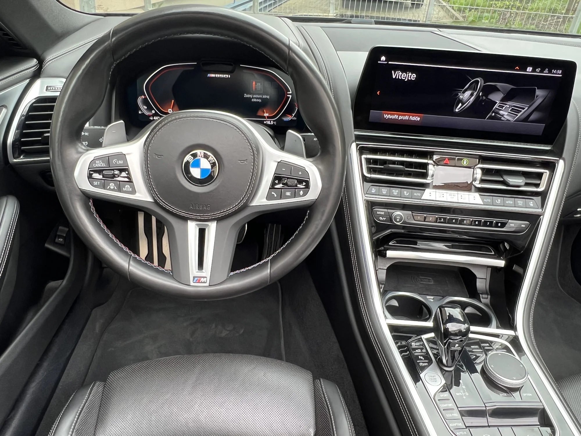 Zapůjčení BMW M850i xDrive – kabriolet pro nezapomenutelnou jízdu