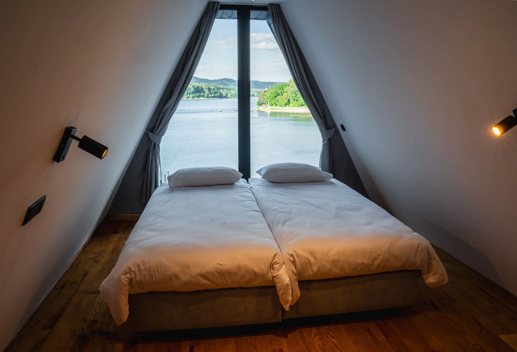 Moderní rodinný spa rezort na břehu Rožnovského jezera s wellness i jídlem