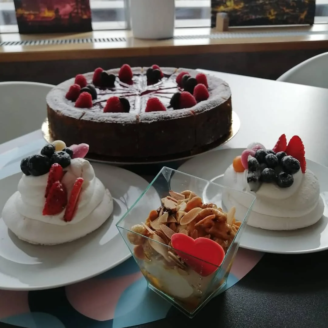 Café Vítkov: dort s kávou nebo Gin & Tonic s výhledem na Žižkov a Karlín
