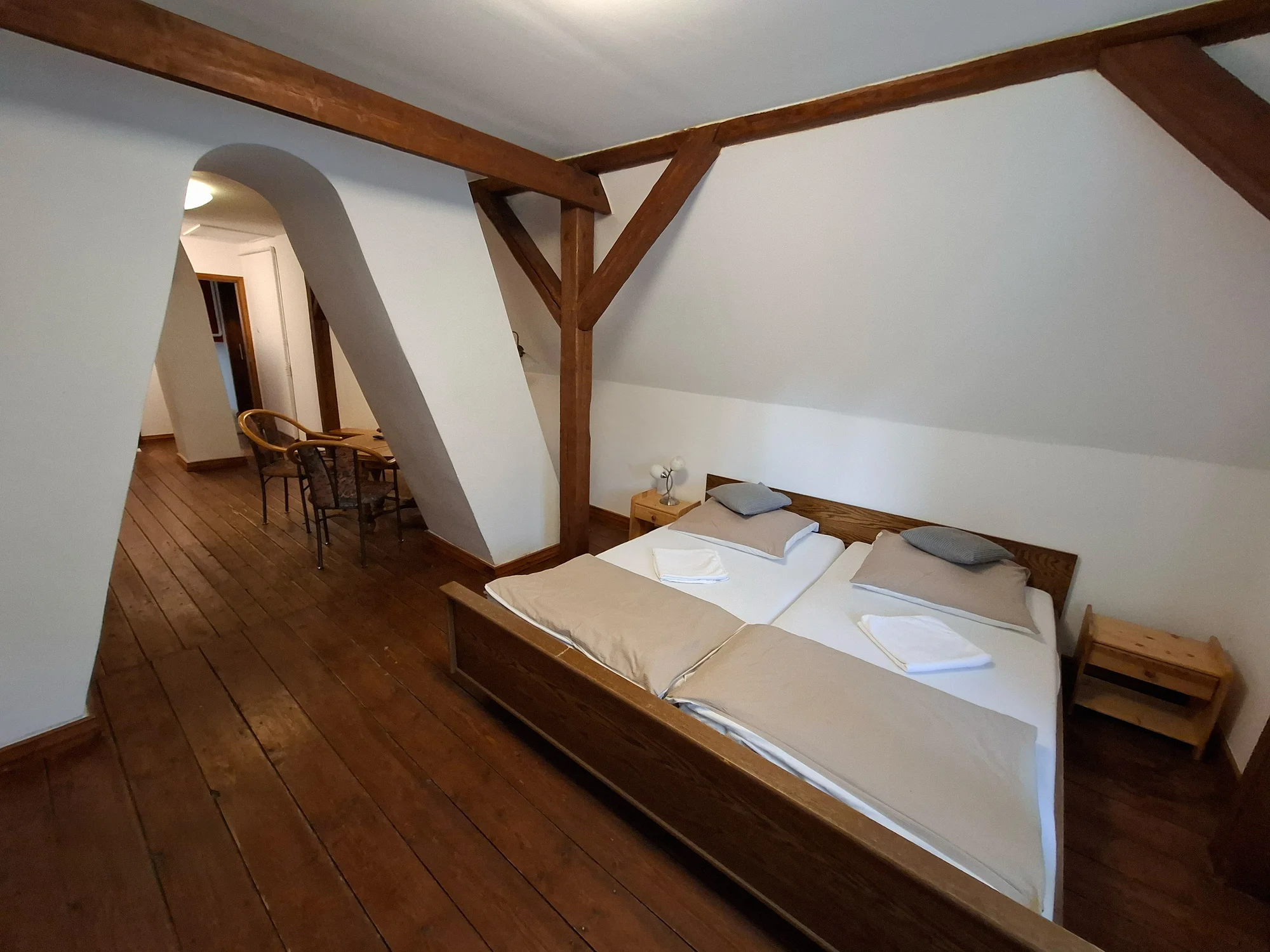 Chatová osada v polských Krkonoších: pokoje až pro 5 osob se snídaní, sauna